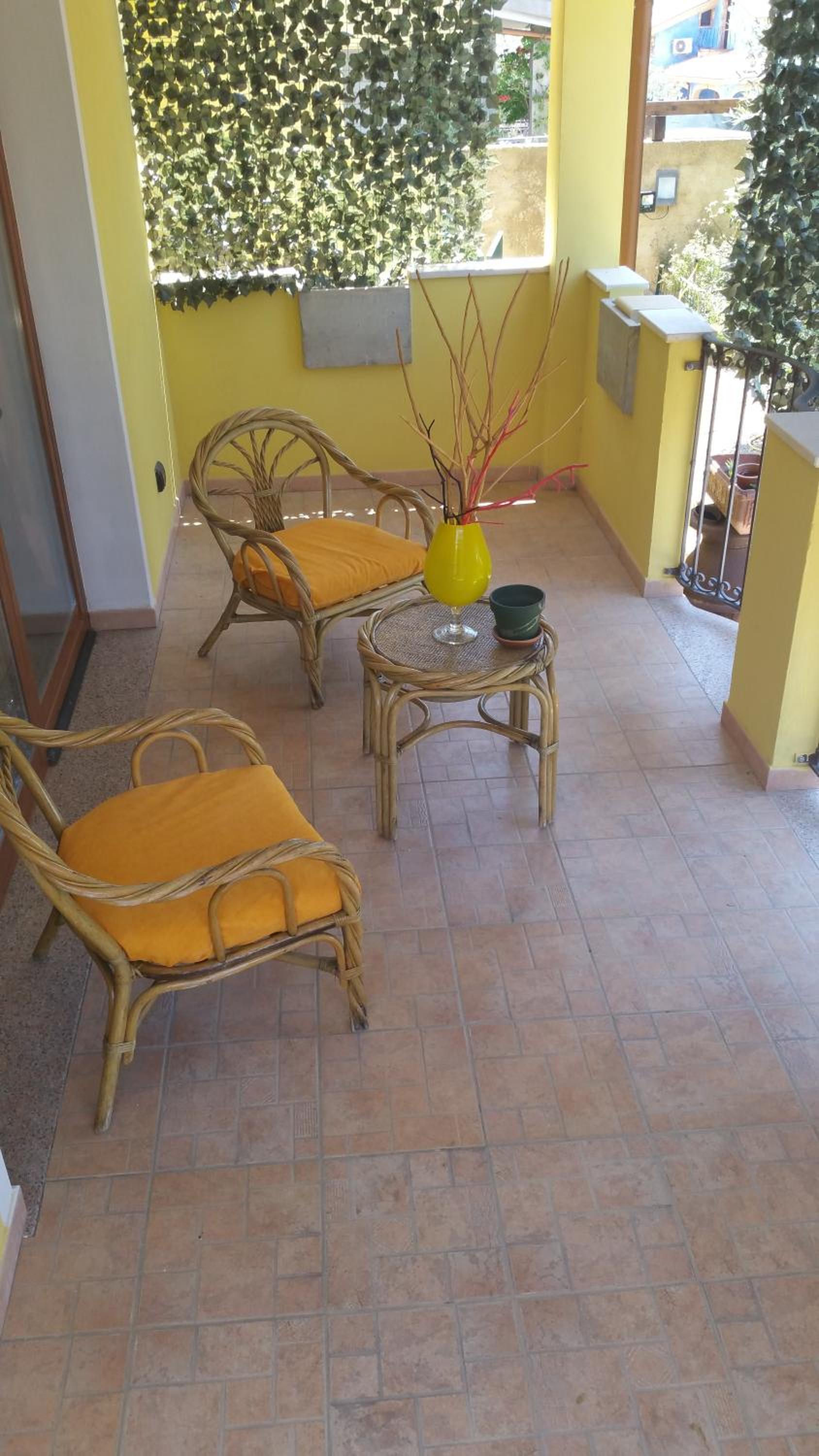 Artistika Golden Apartment
