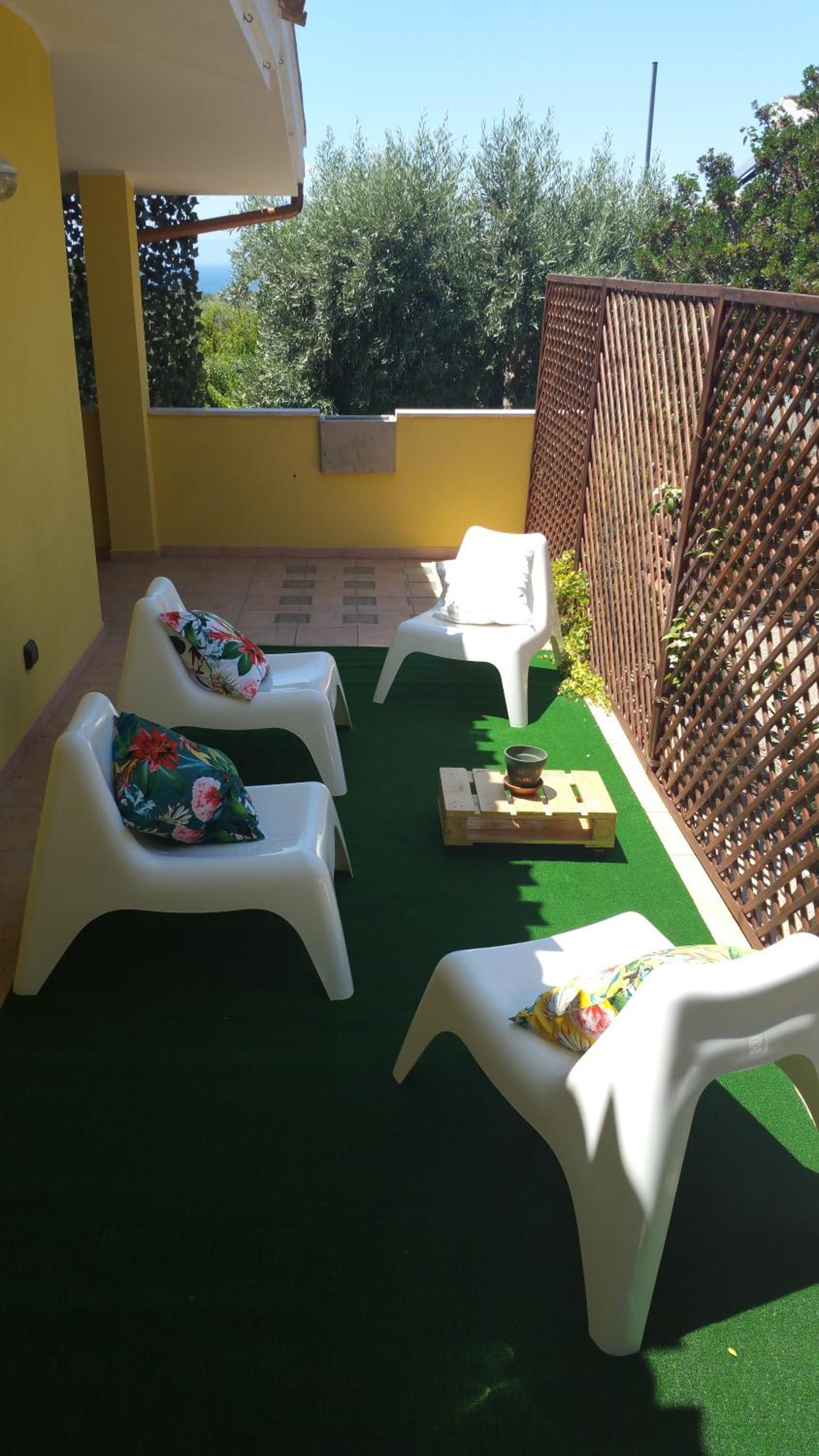 Artistika Golden Apartment