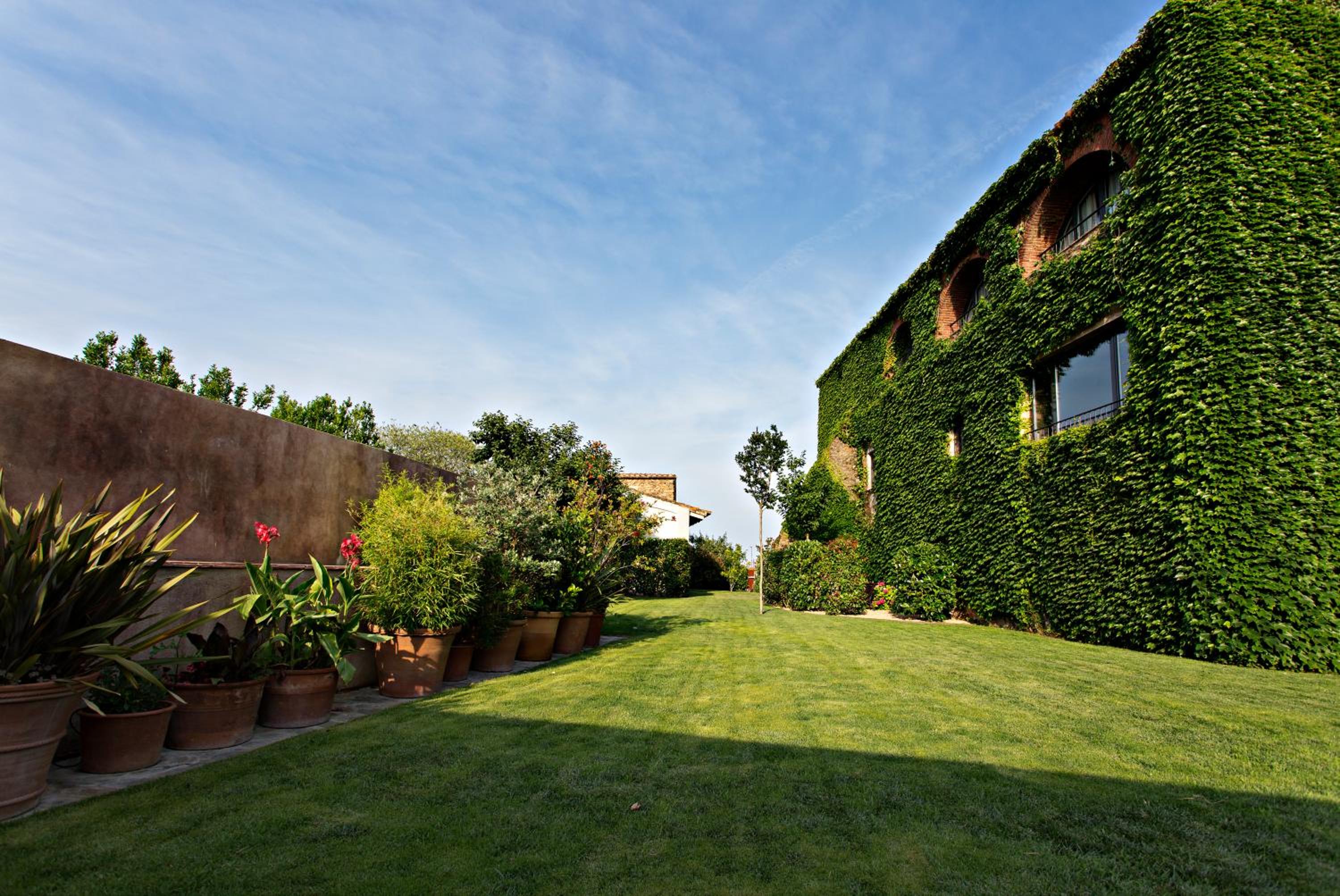 Encís d'Empordà -Adults Only-