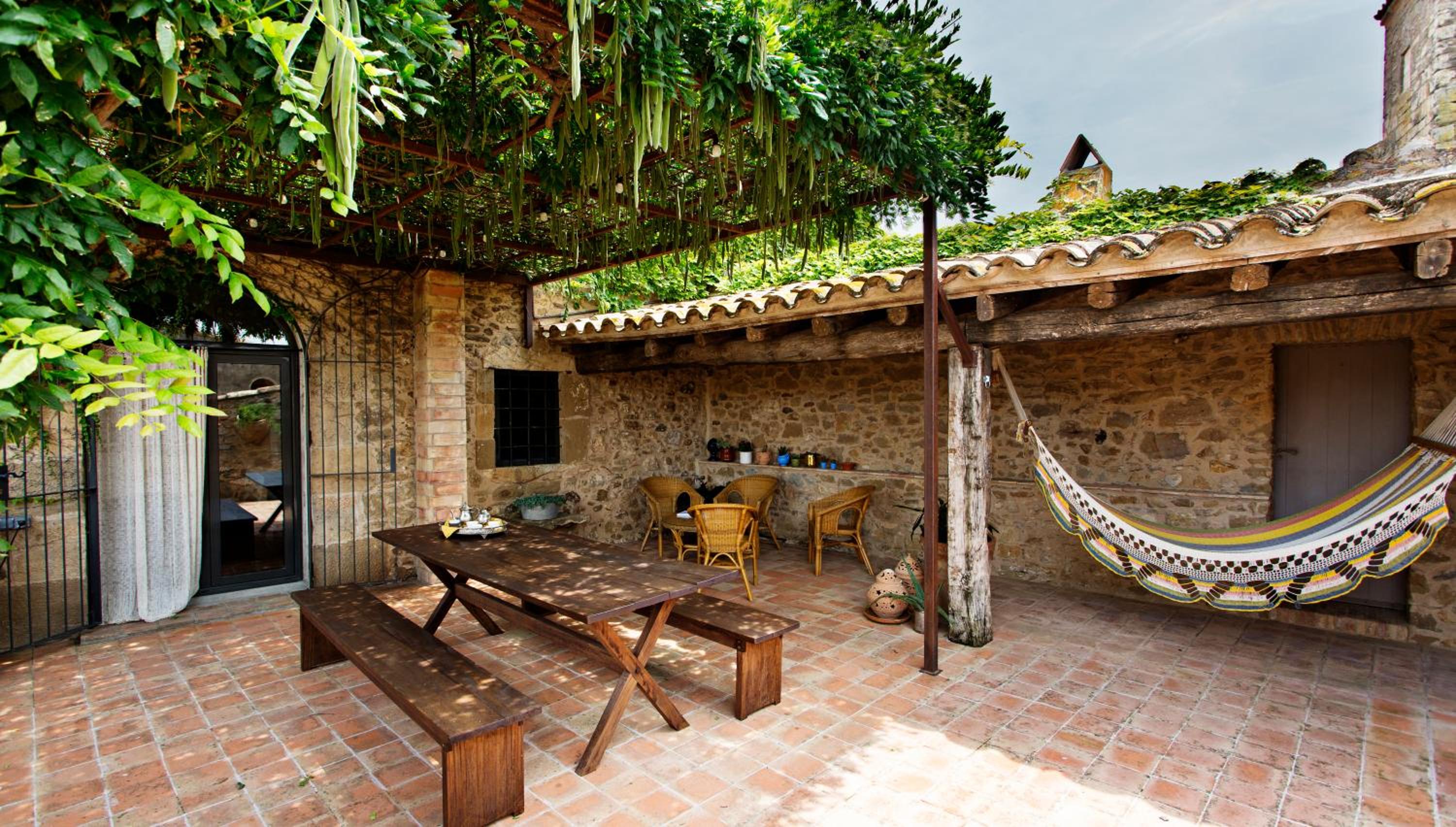 Encís d'Empordà -Adults Only-