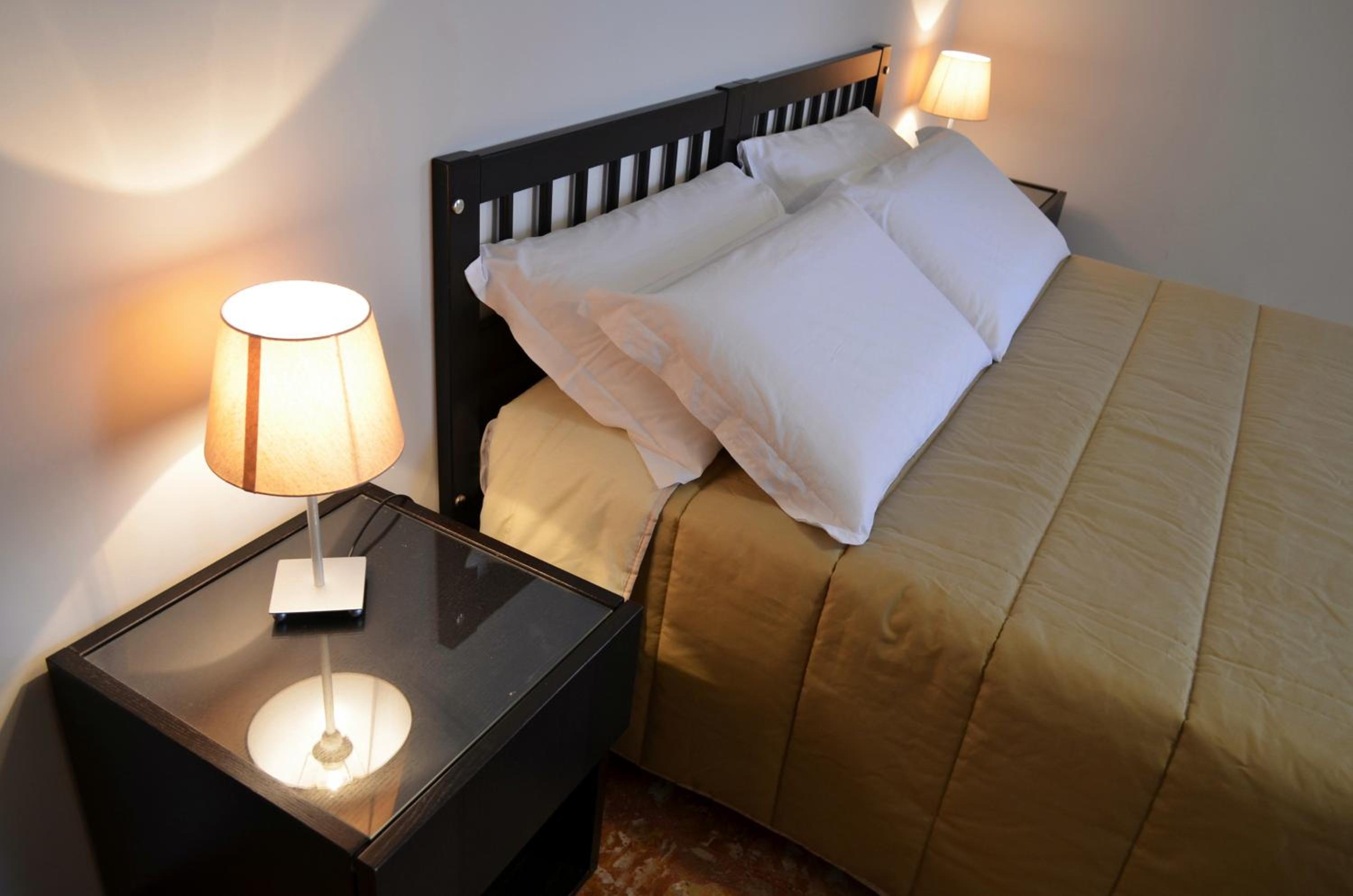 Bed & Breakfast Fontanarossa Airport -Private Parking-