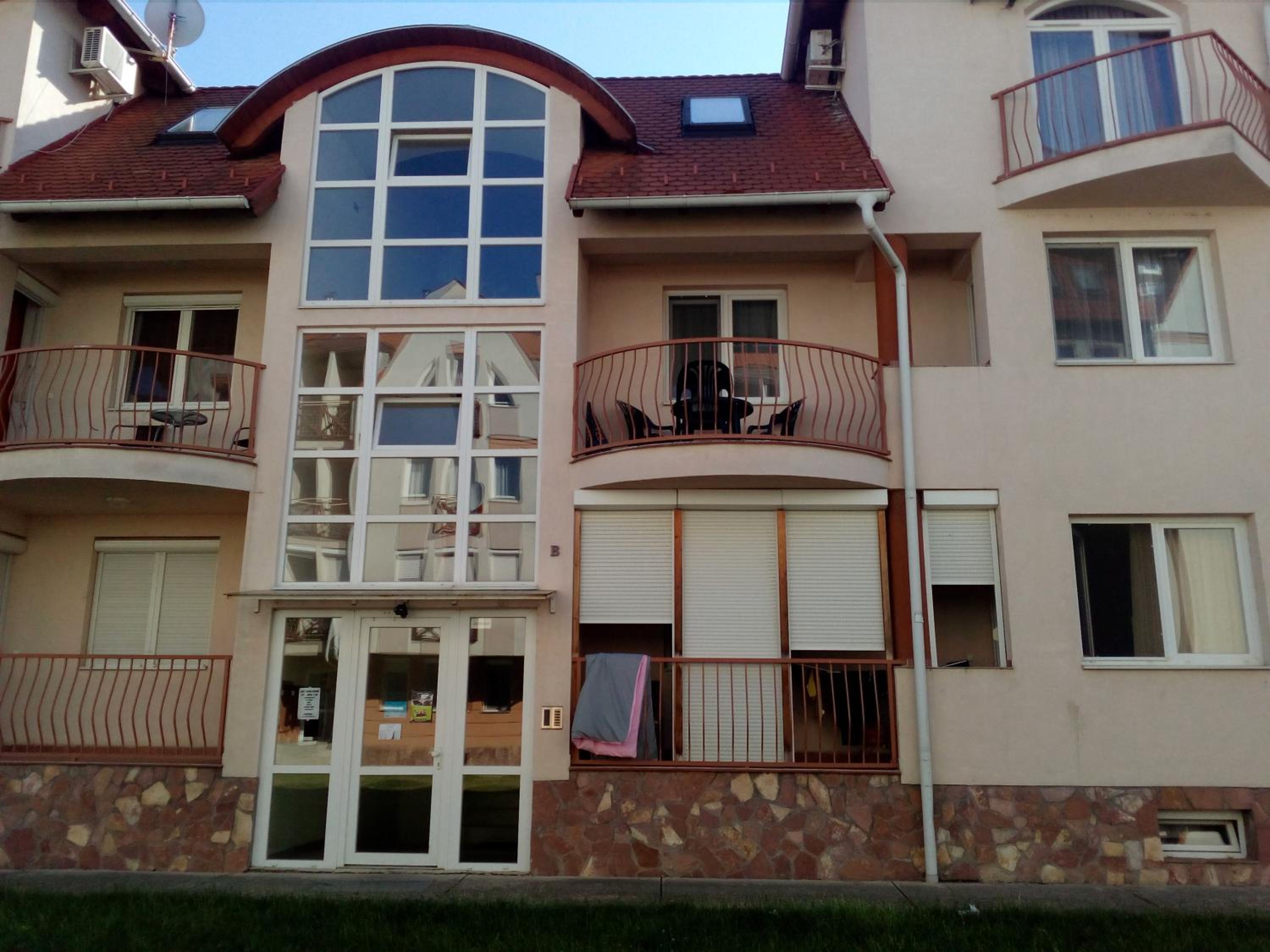 GÓBÉ Apartman view 5