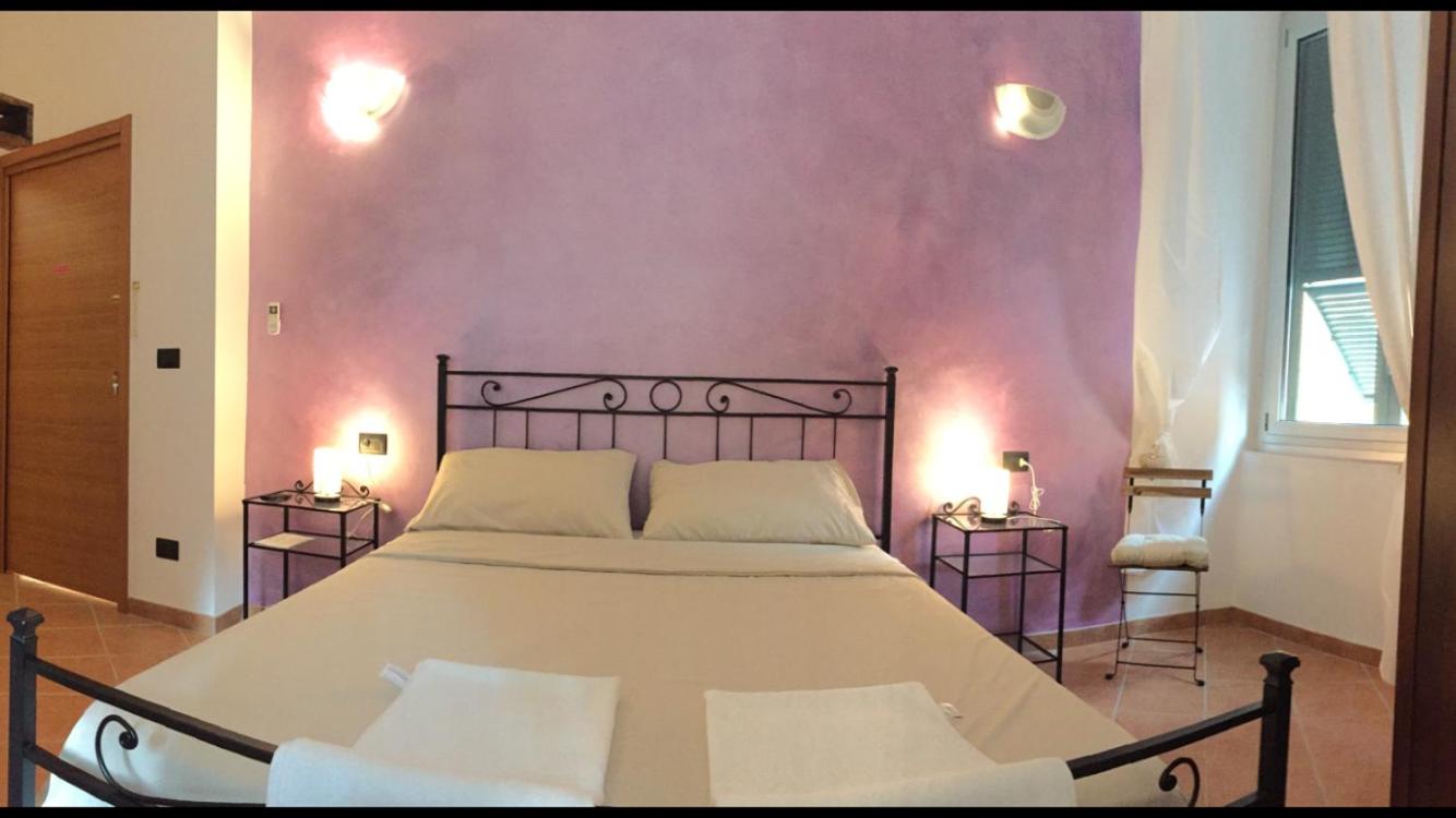 Guest House Virginia's Rooms-Private free Parking and Top Carignano District
