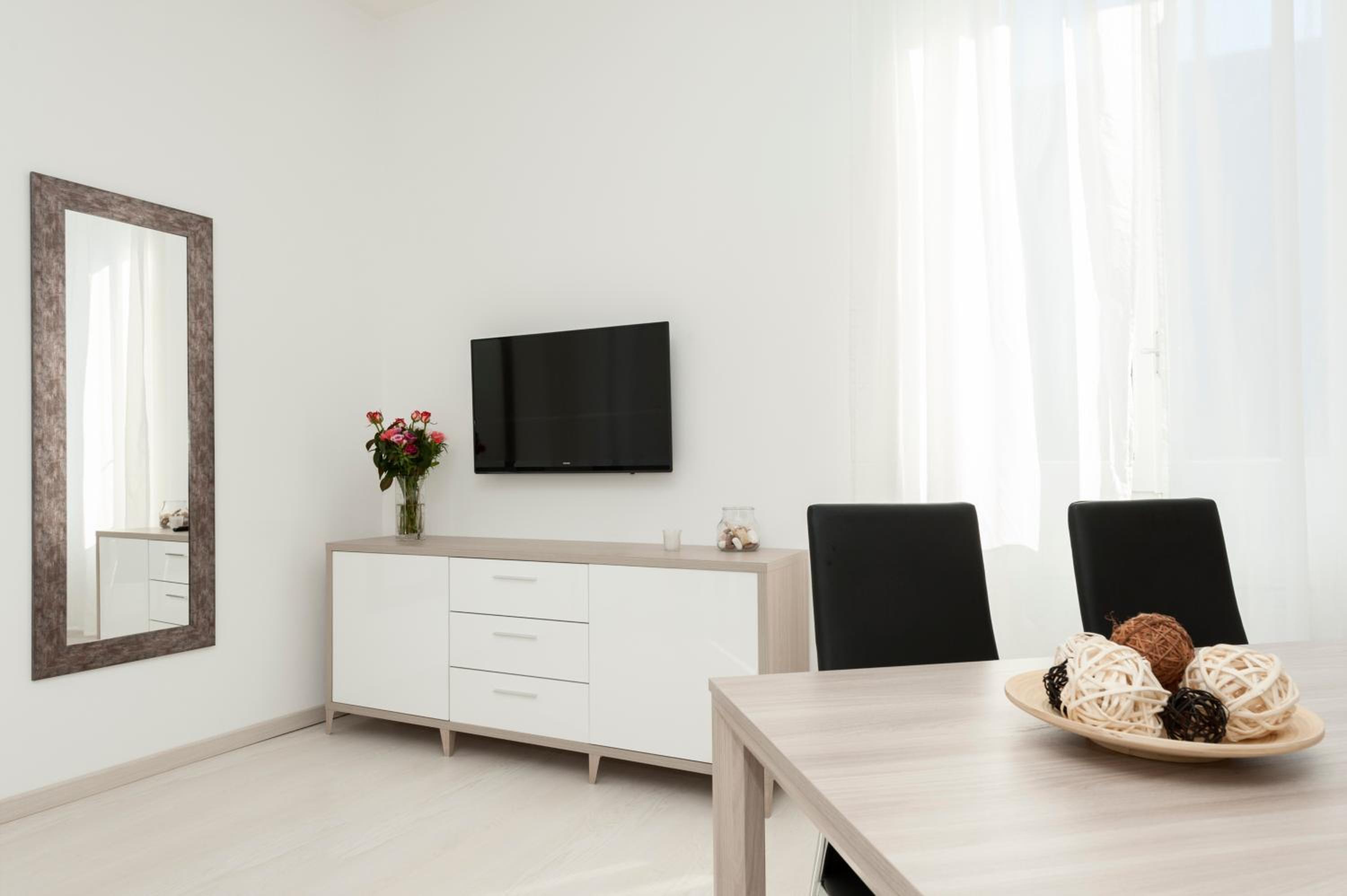 White Flat Termini