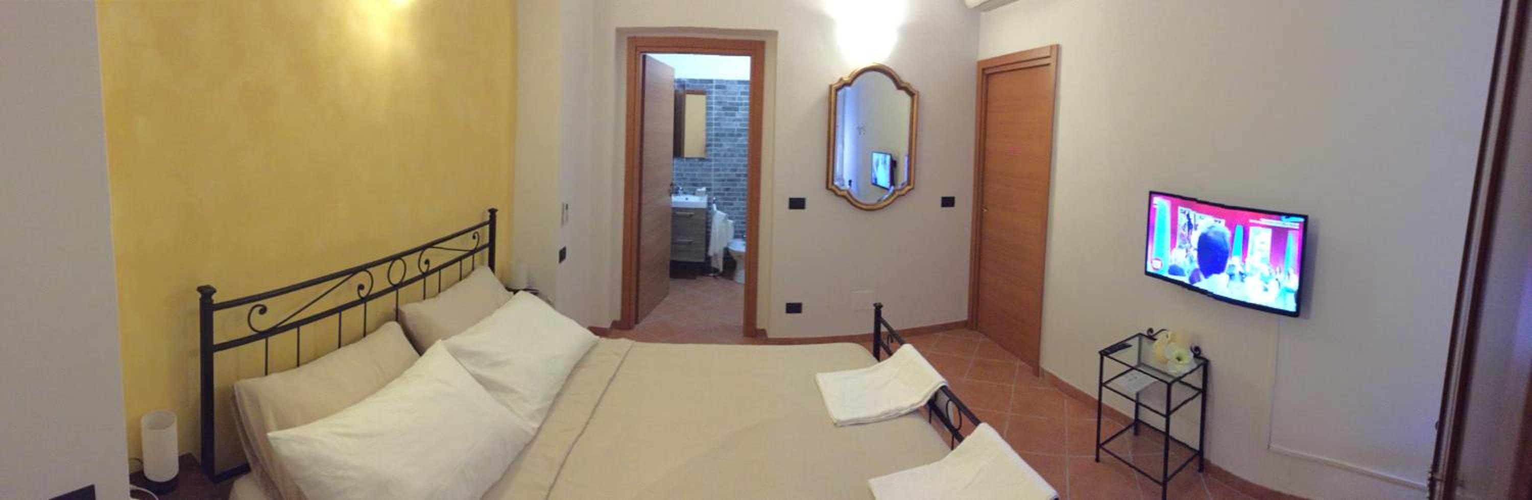 Guest House Virginia's Rooms-Private free Parking and Top Carignano District