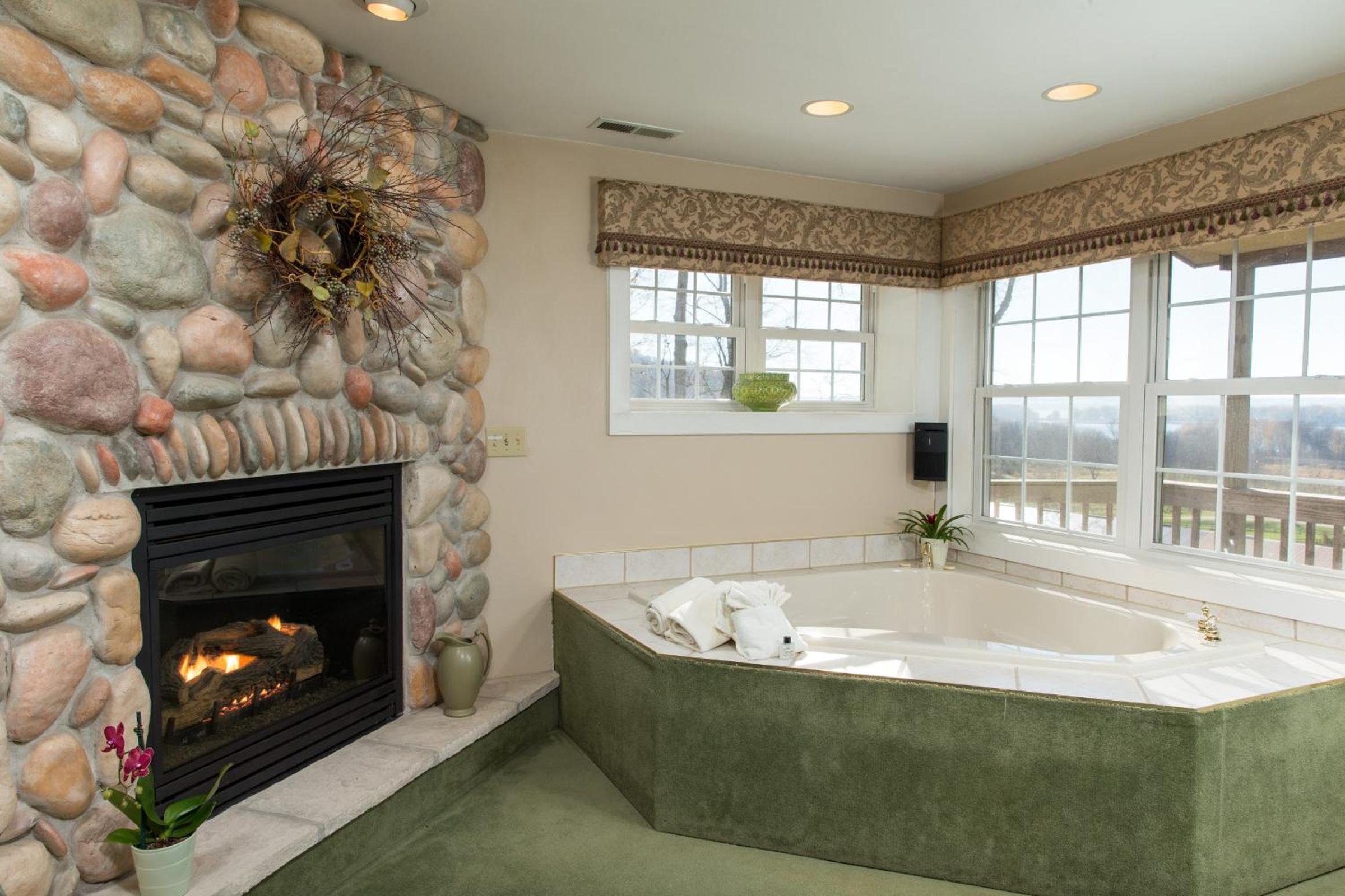 Galena Vacations - Goldmoor Inn  Resort - Property Image 2