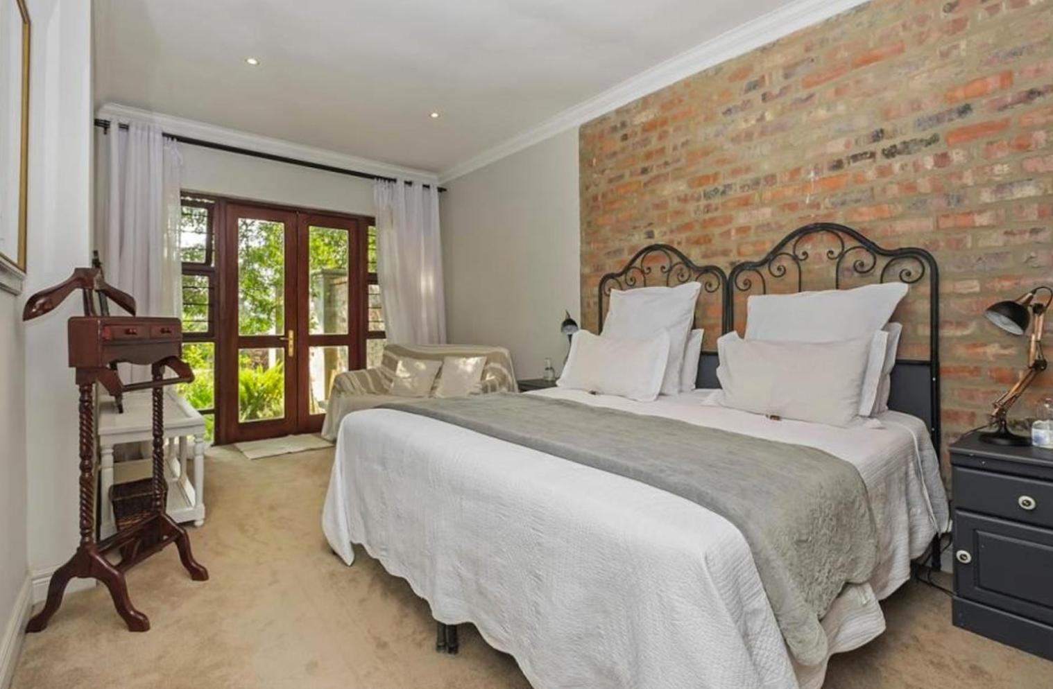 Shepherd's Corner Guest House - Tranquil Boutique Stay in Bryanston