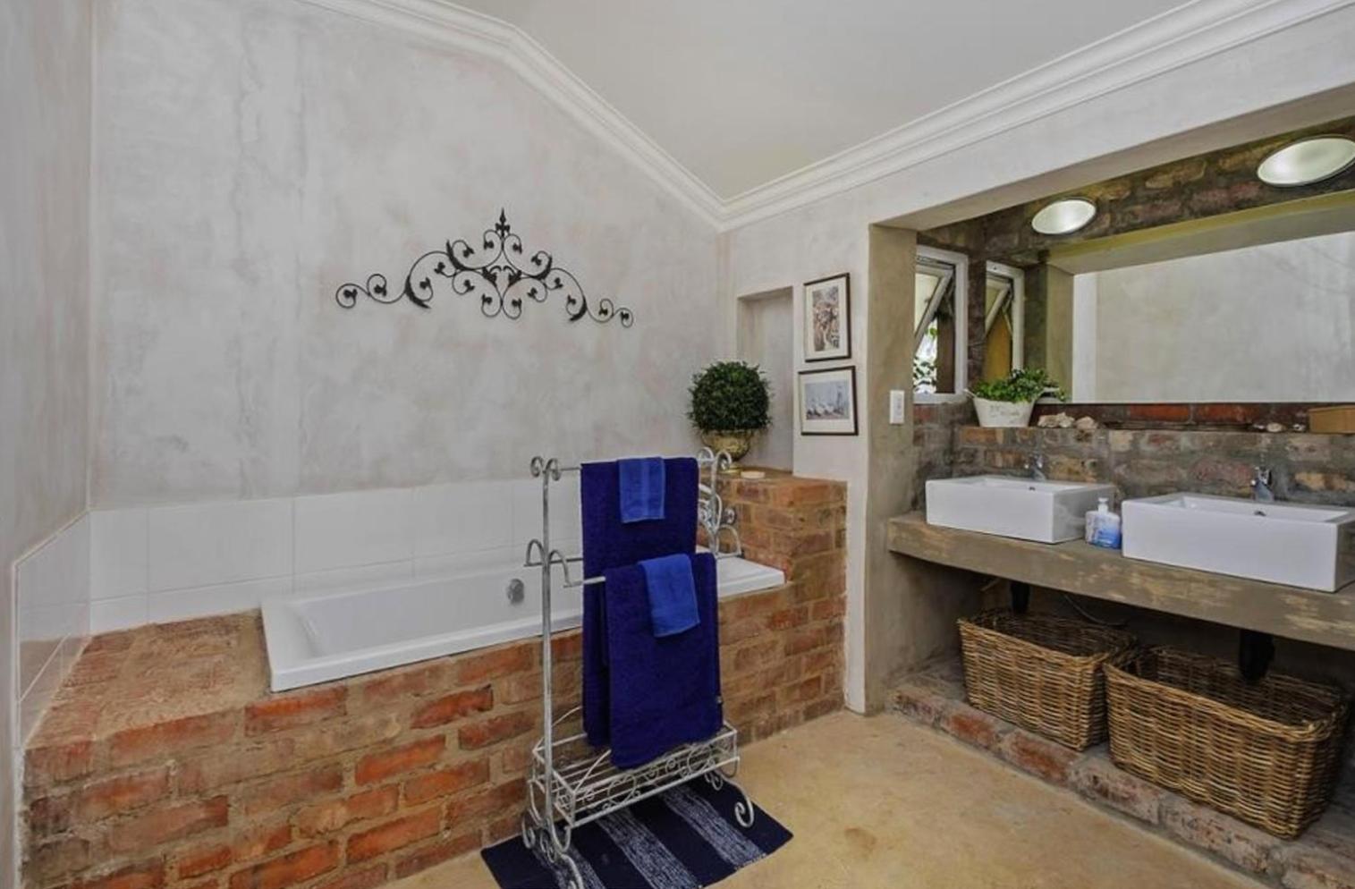 Shepherd's Corner Guest House - Tranquil Boutique Stay in Bryanston