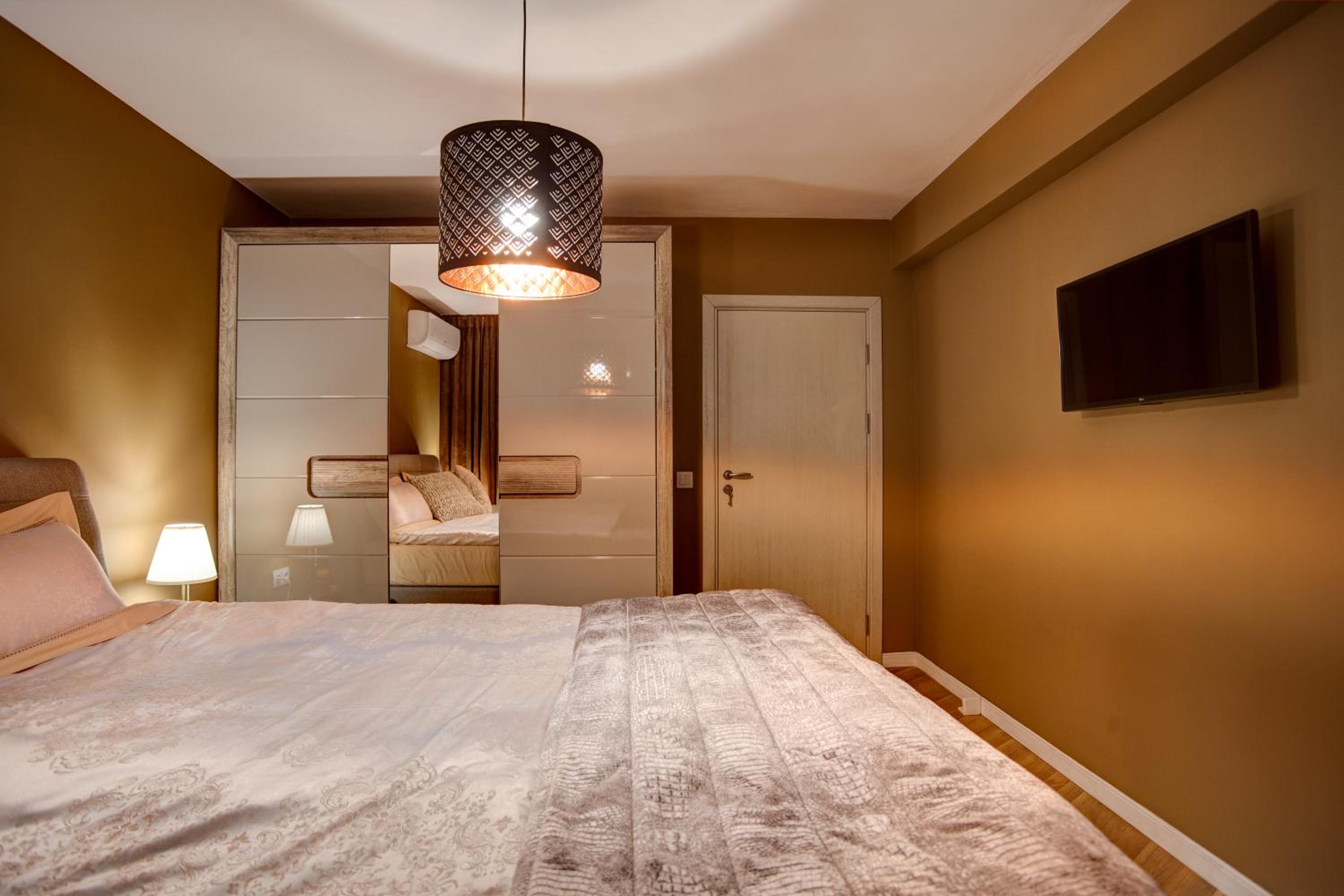 Silver & Gold Apartment view 5