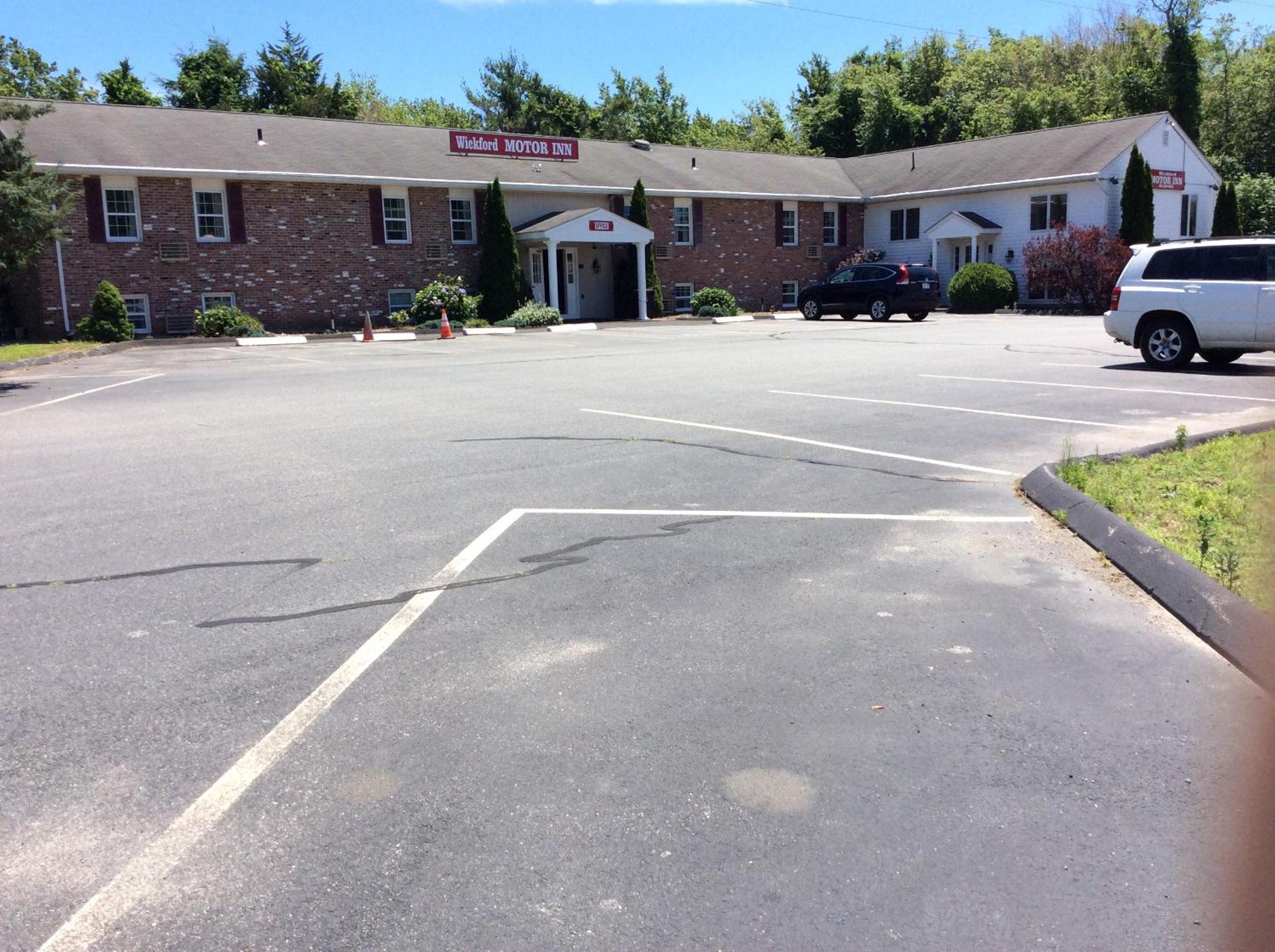 Hotel Wickford Motor Inn - Image 1