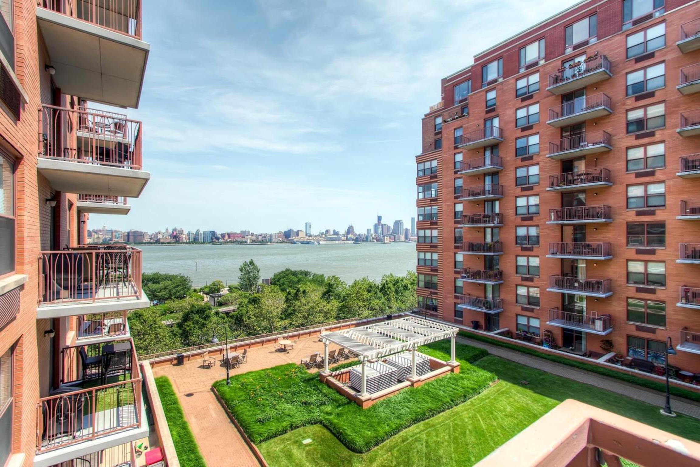 Global Luxury Suites at Hoboken Waterfront