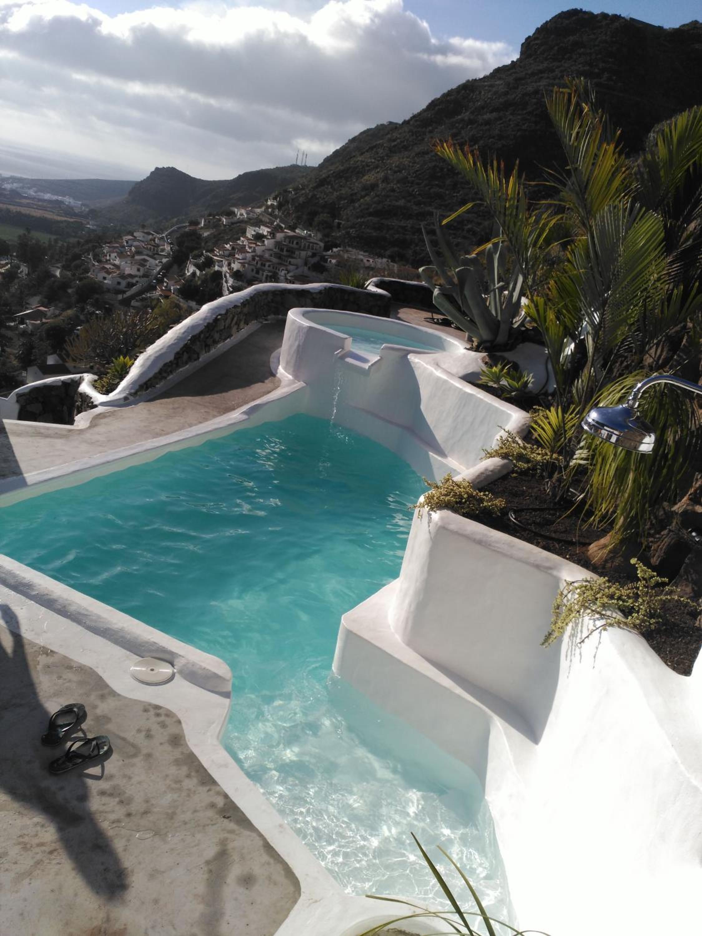 Hotel Vilna House with private pool, jacuzzi and garden -Optional pool and jacuzzi heating - Image 1