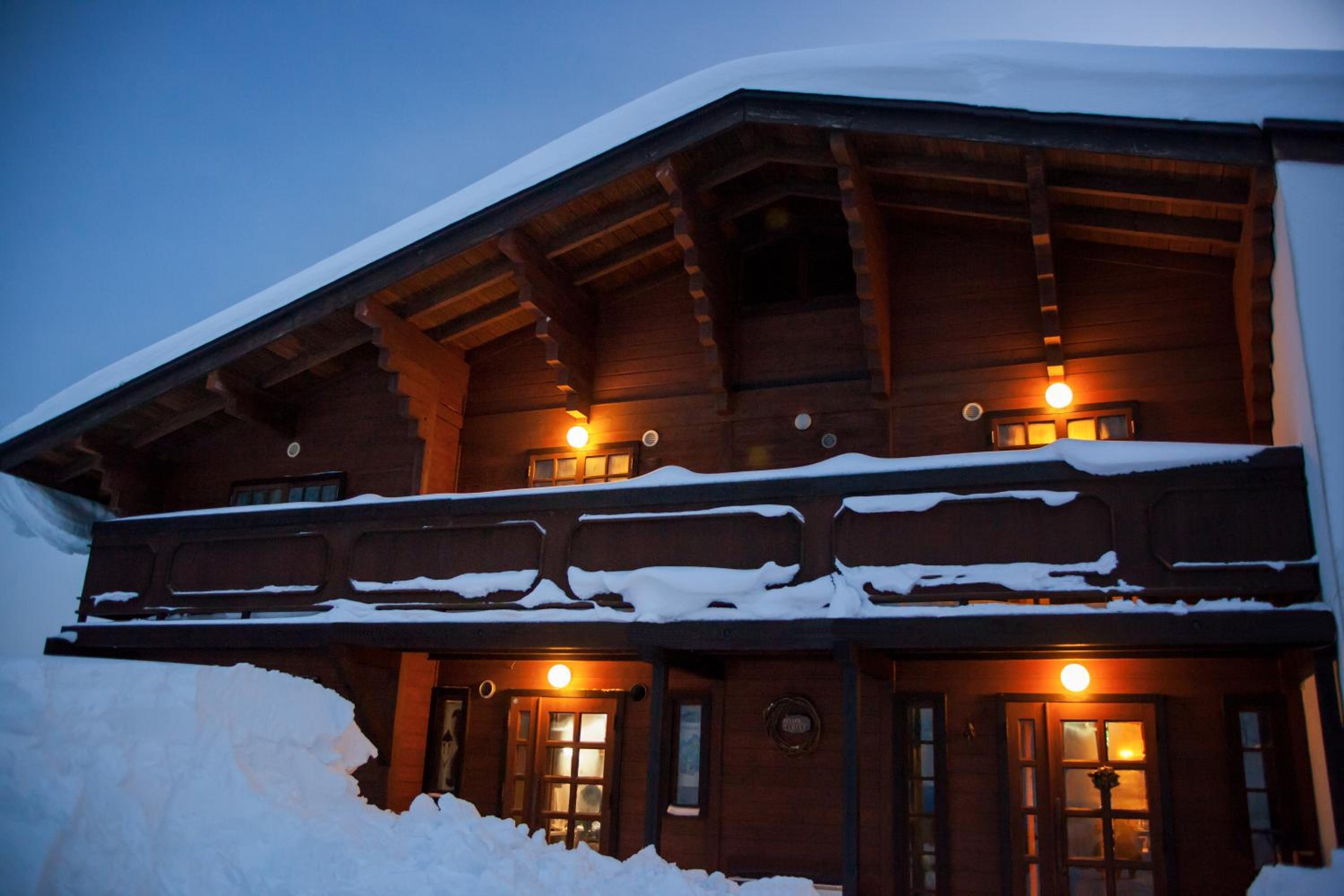 Hotel Snowball Chalet at Madarao Mountain