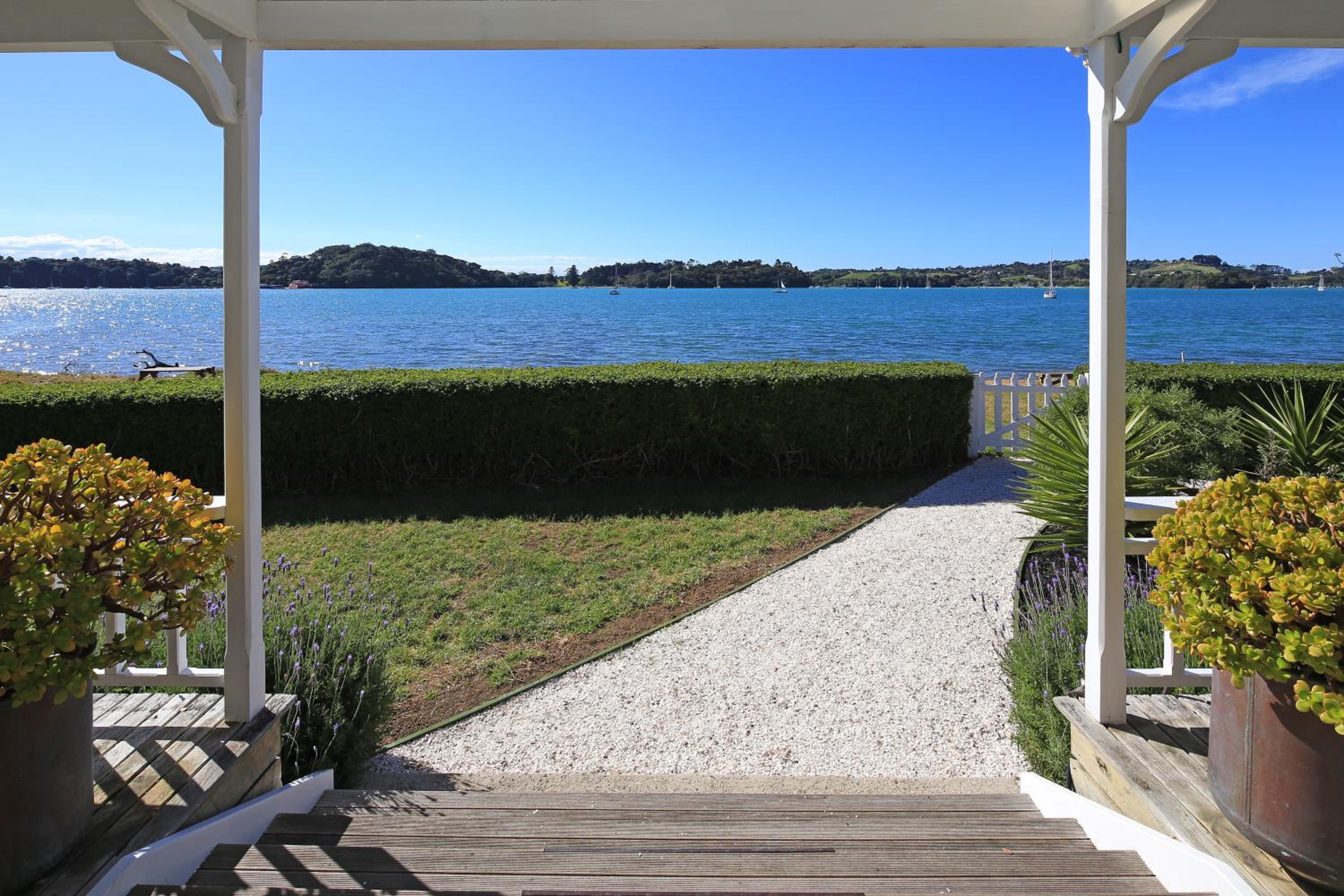 Oakura Bay Villa - Stay Waiheke view 4