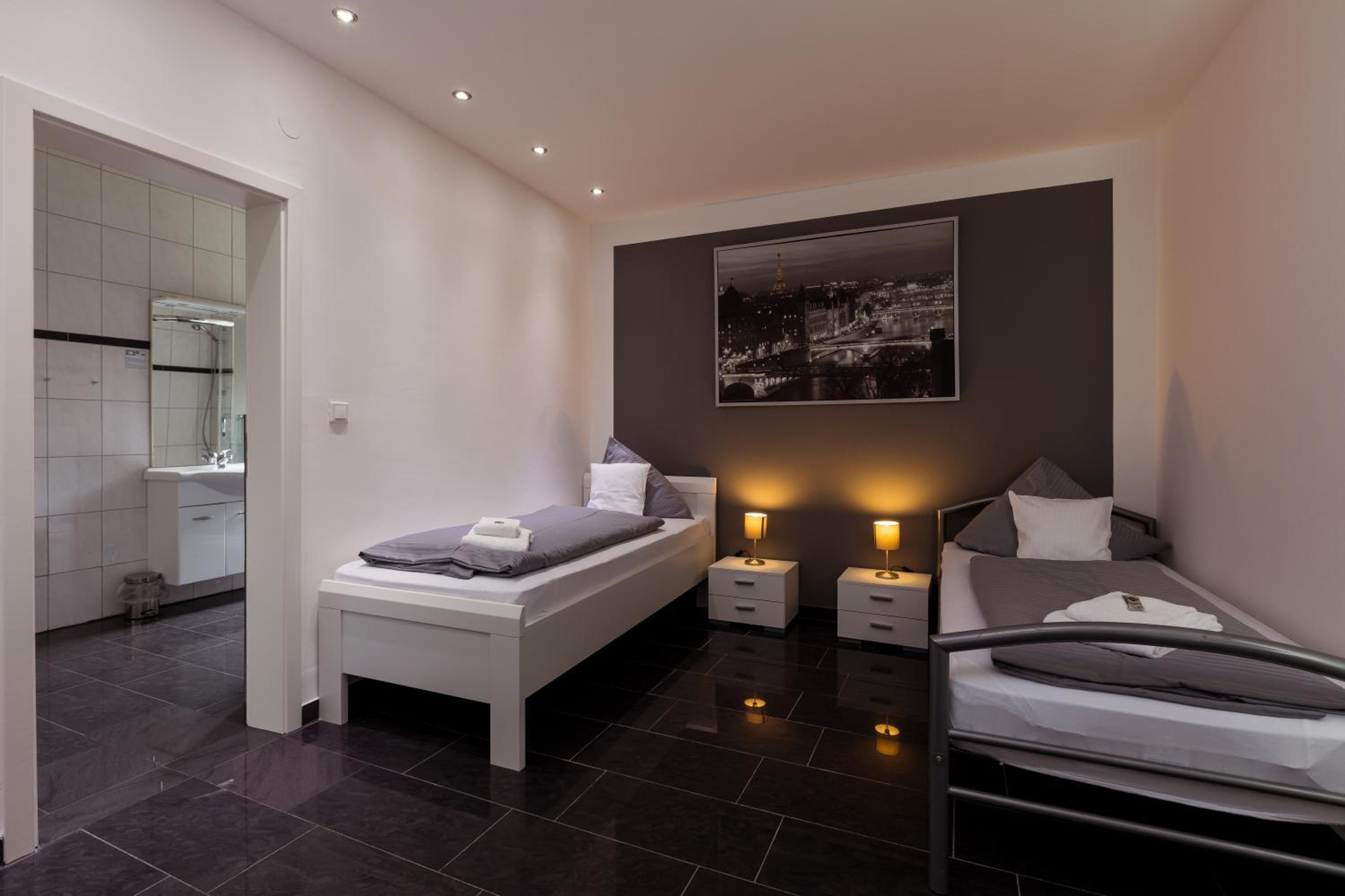 Hotel am Rosenplatz,24 Stunden Check in, Küche, kostenfreie Parkplätze