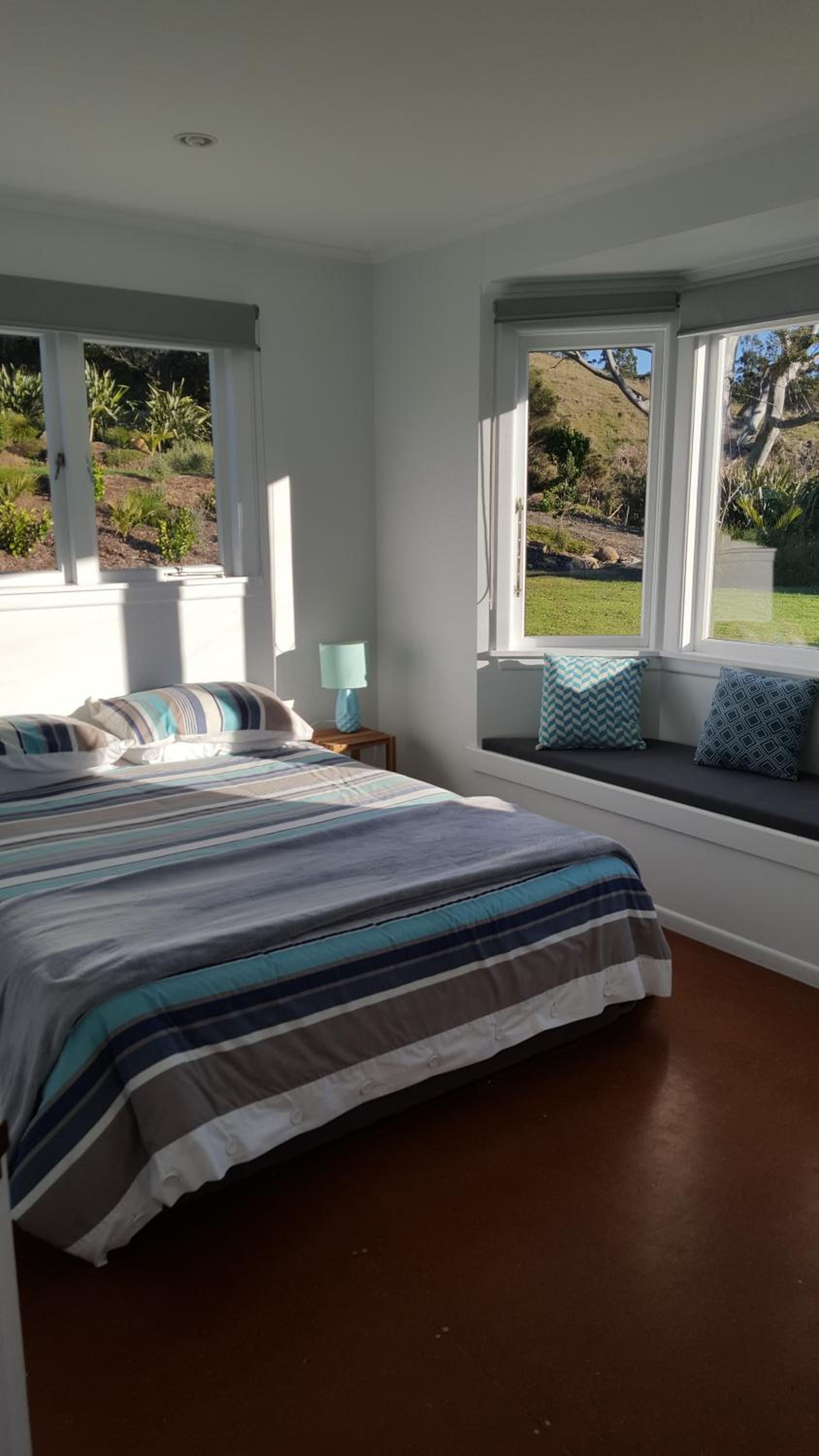 Hot Water Beach Surf Sound Cottage view 4