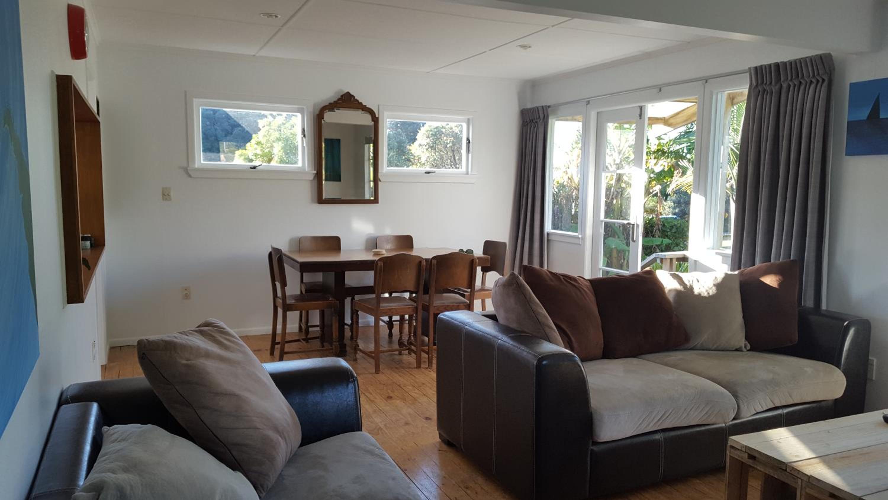 Hot Water Beach Surf Sound Cottage view 3