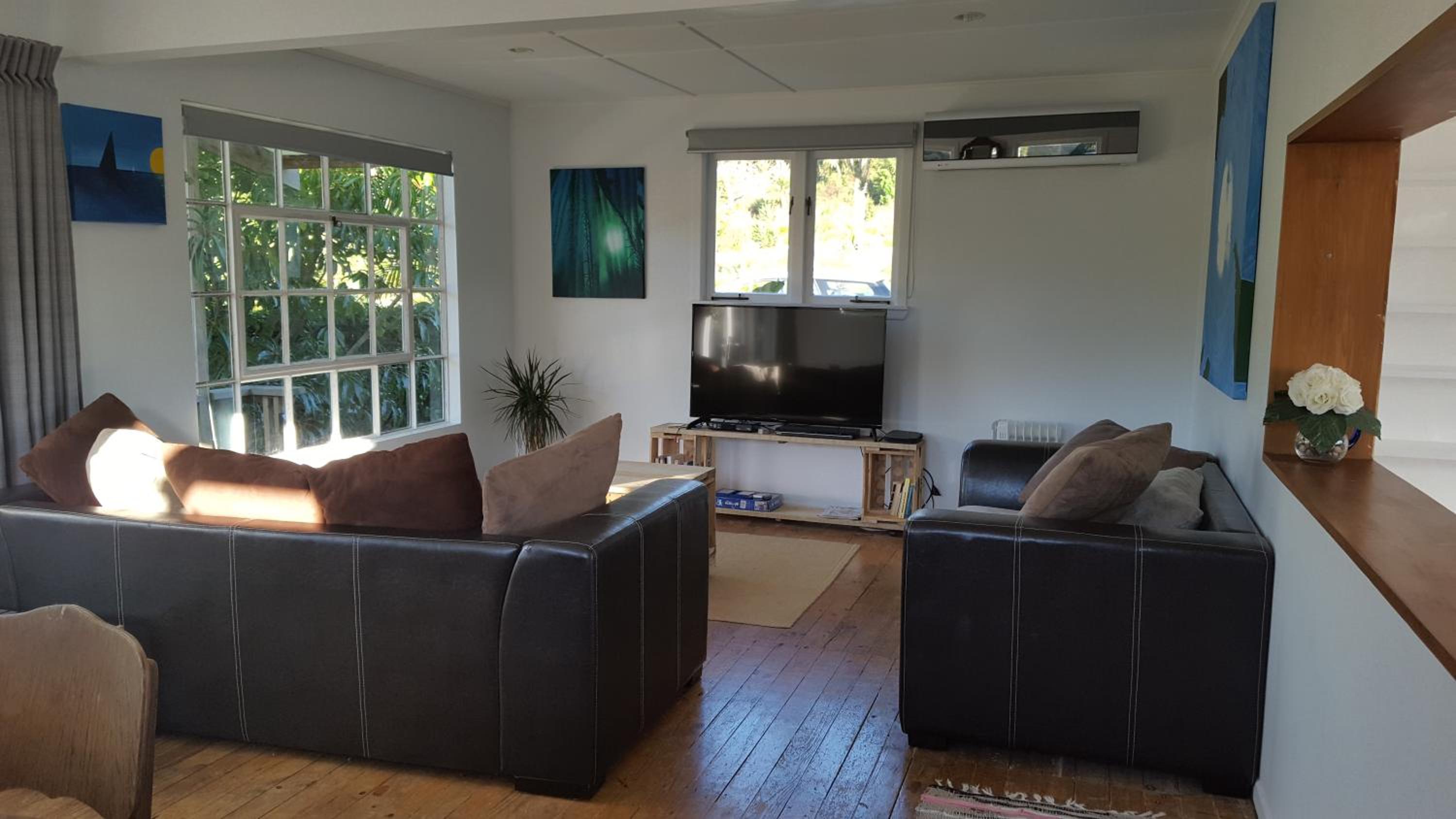 Hot Water Beach Surf Sound Cottage view 2