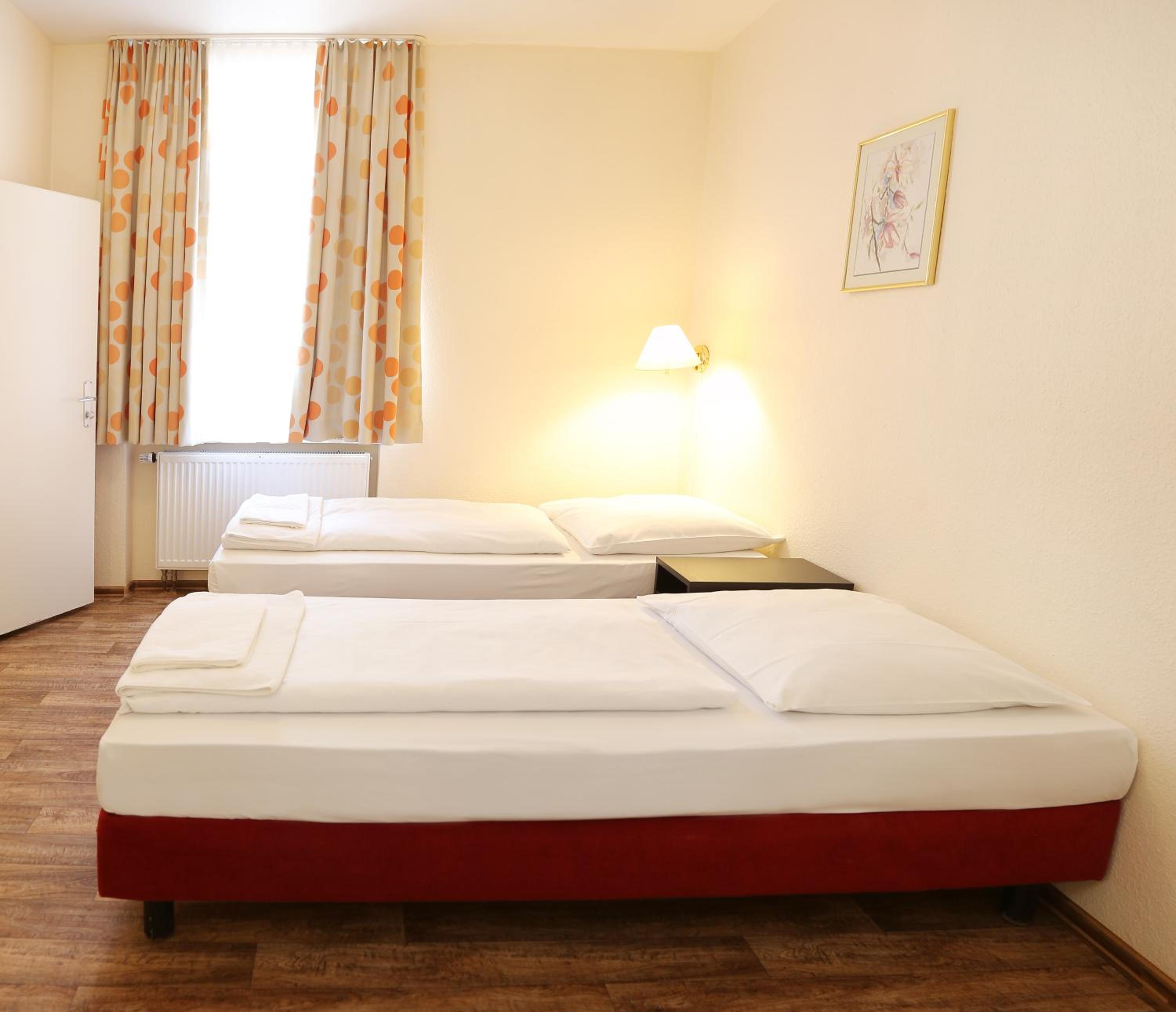 Pension Alpha - Frankfurt City Central Station - Property Image 10