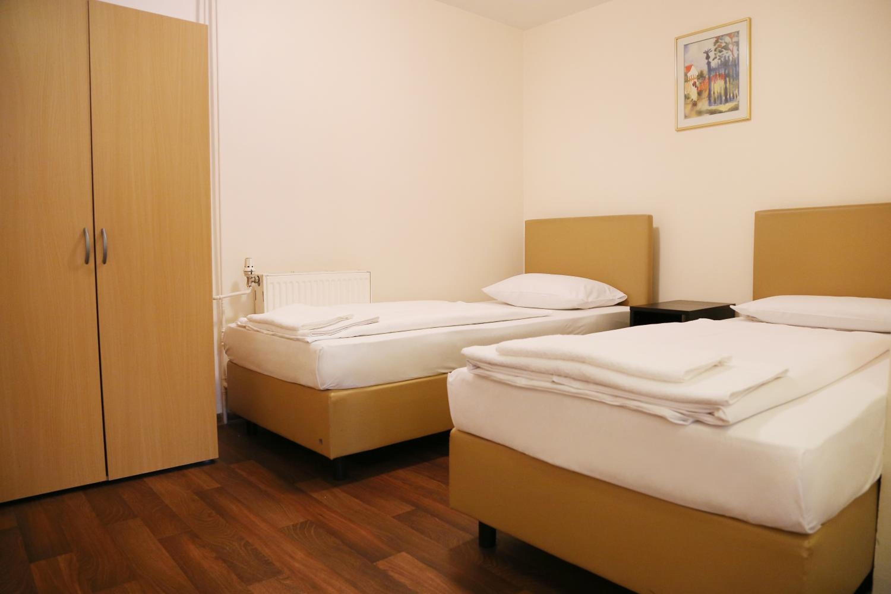 Pension Alpha - Frankfurt City Central Station - Property Image 22