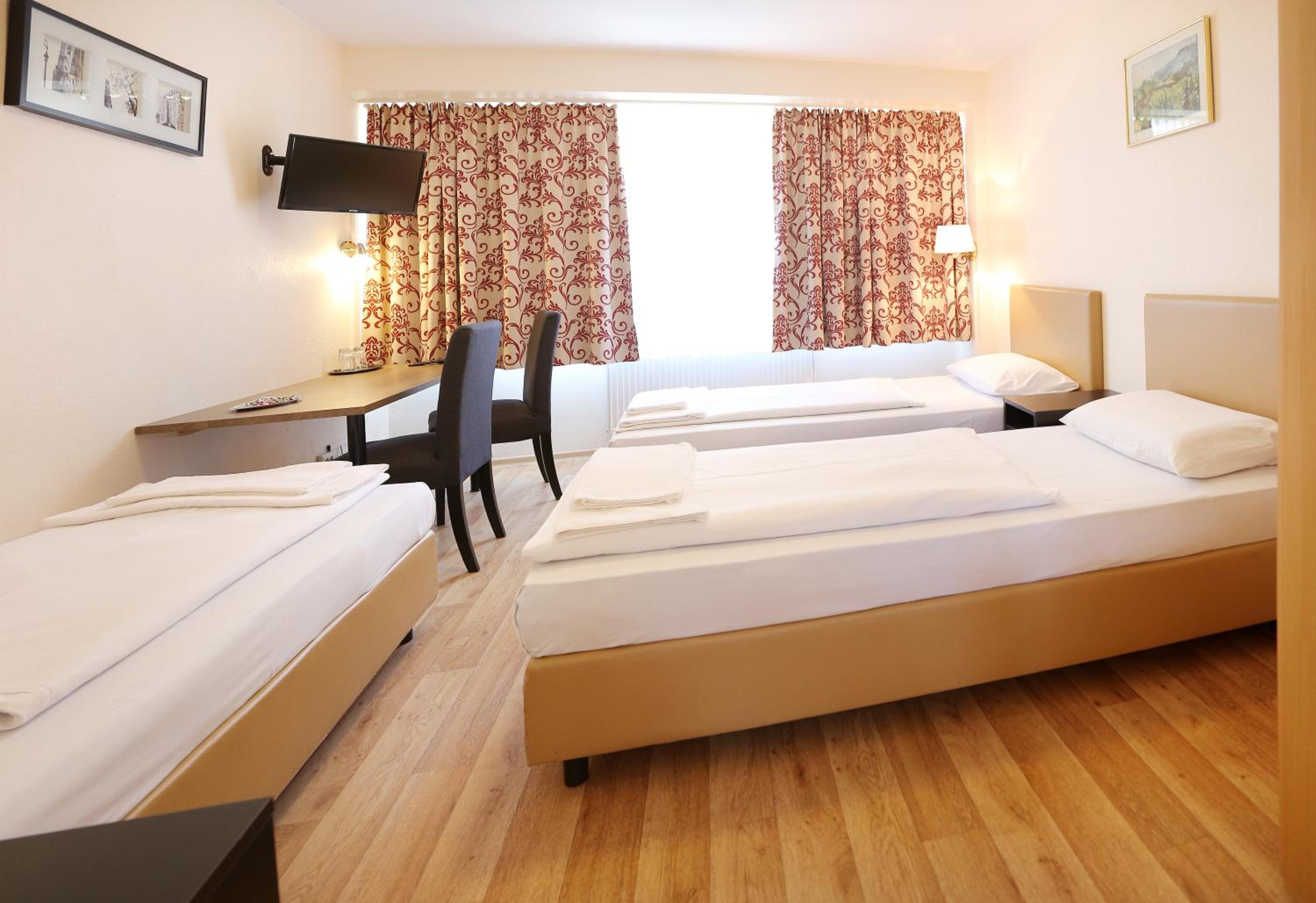 Pension Alpha - Frankfurt City Central Station - Property Image 20