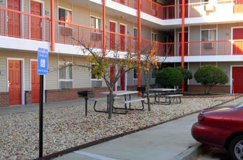 Stay Inn & Suites - Stockbridge view 4