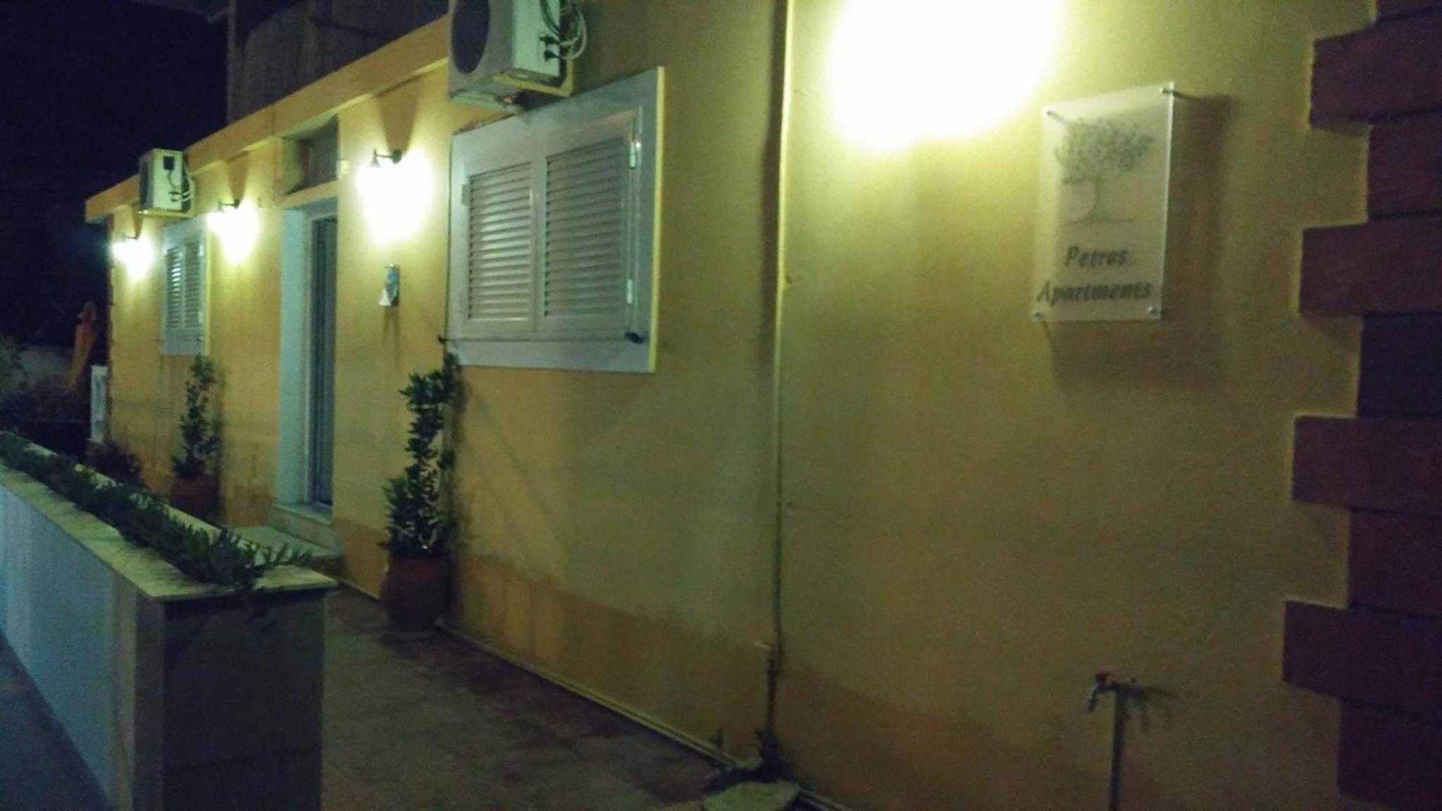 Hotel Petros Studios - Image 1