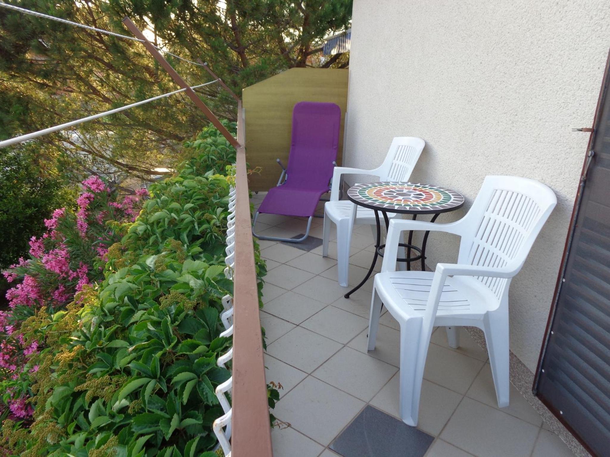 I & S Apartments