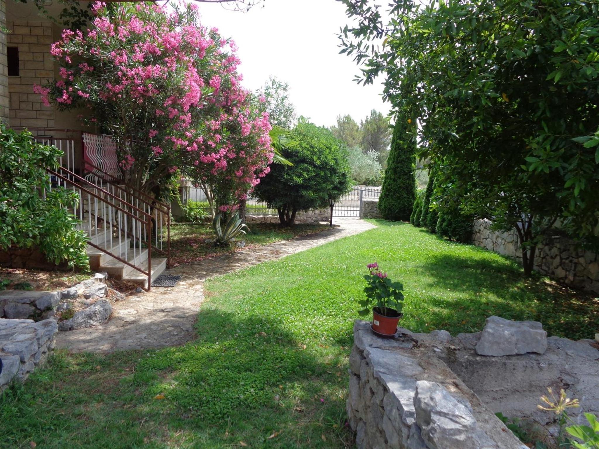 I & S Apartments