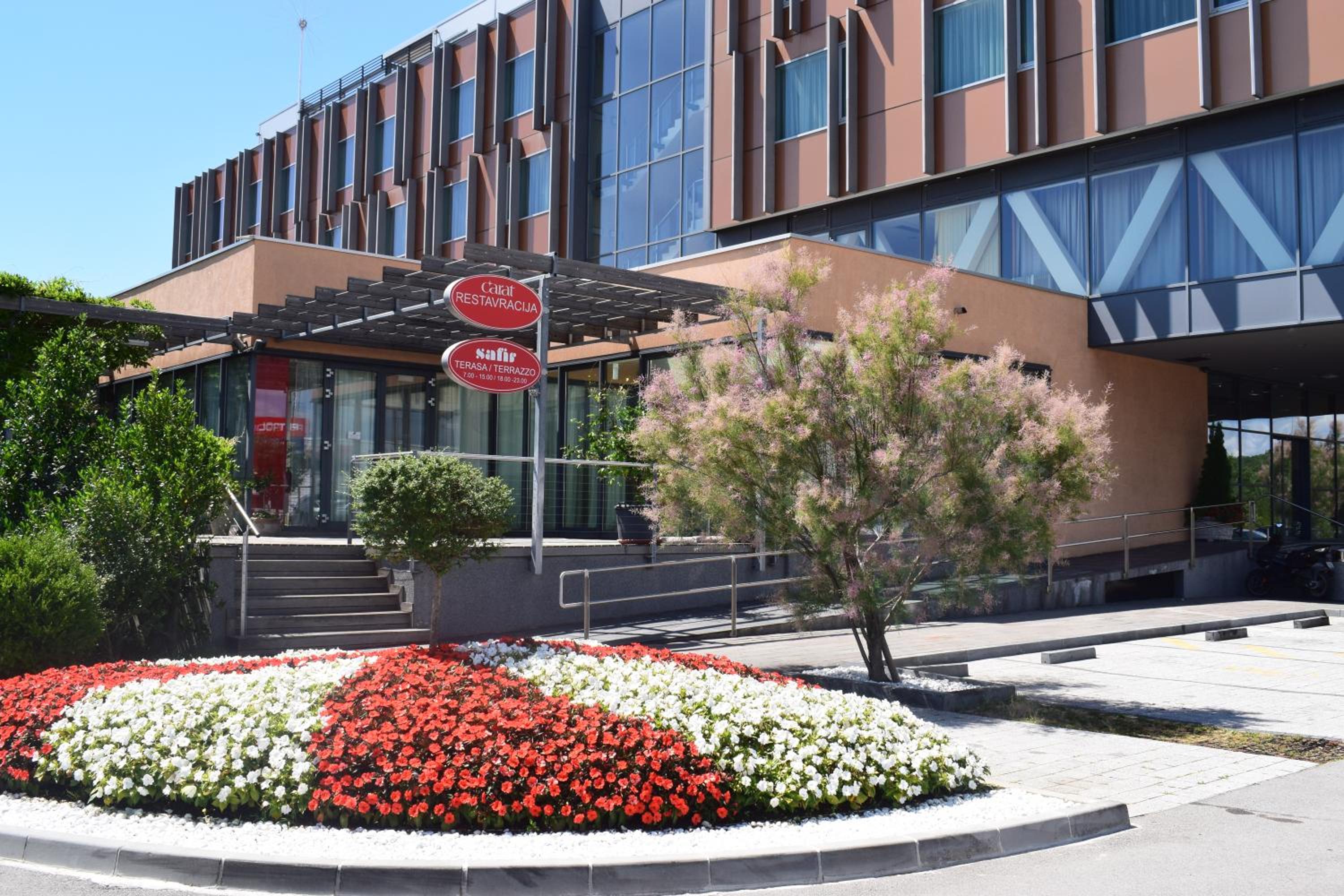 Hotel Safir Hotel Casino - Image 1