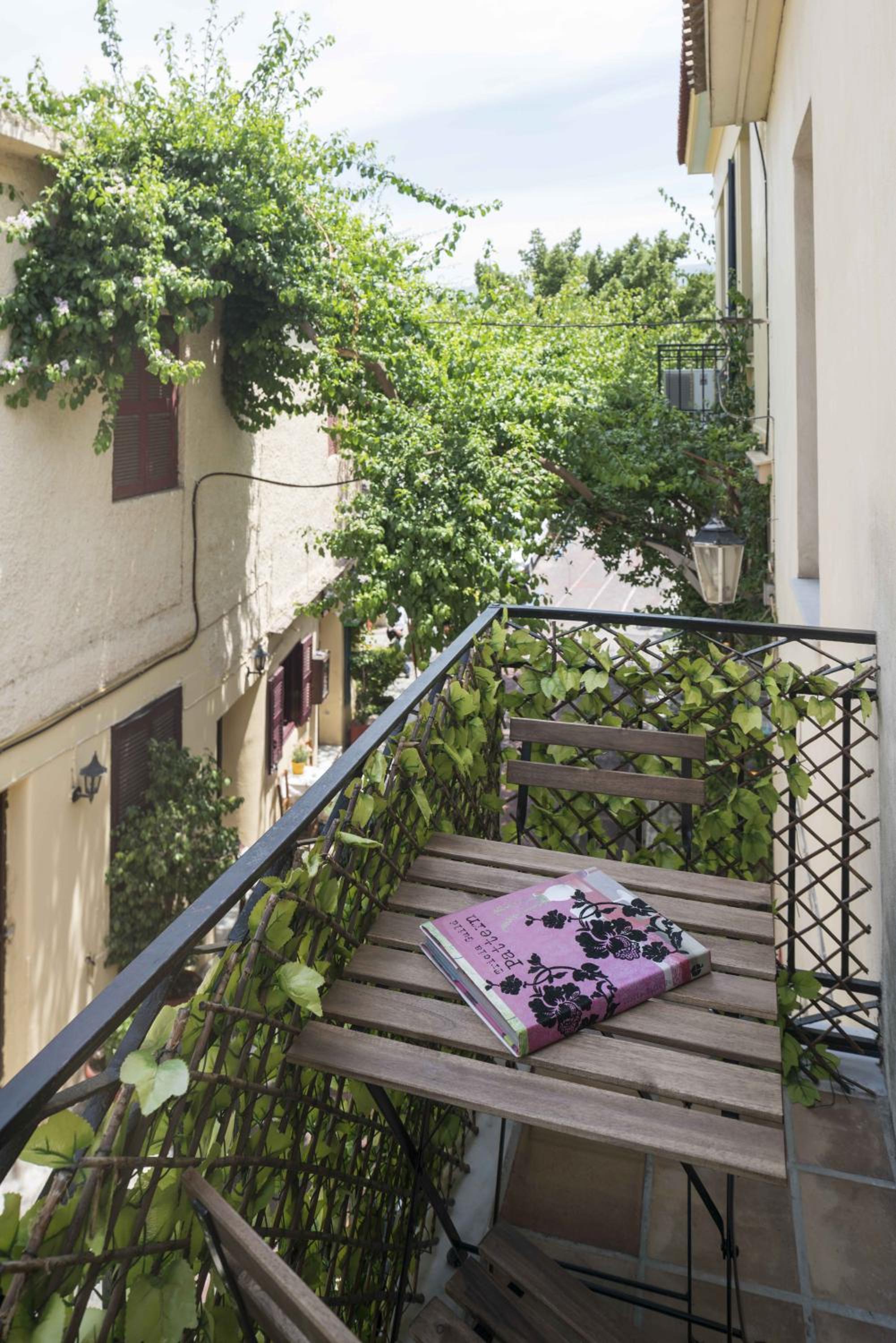 Athenian House in Plaka Villa by Athenian Homes