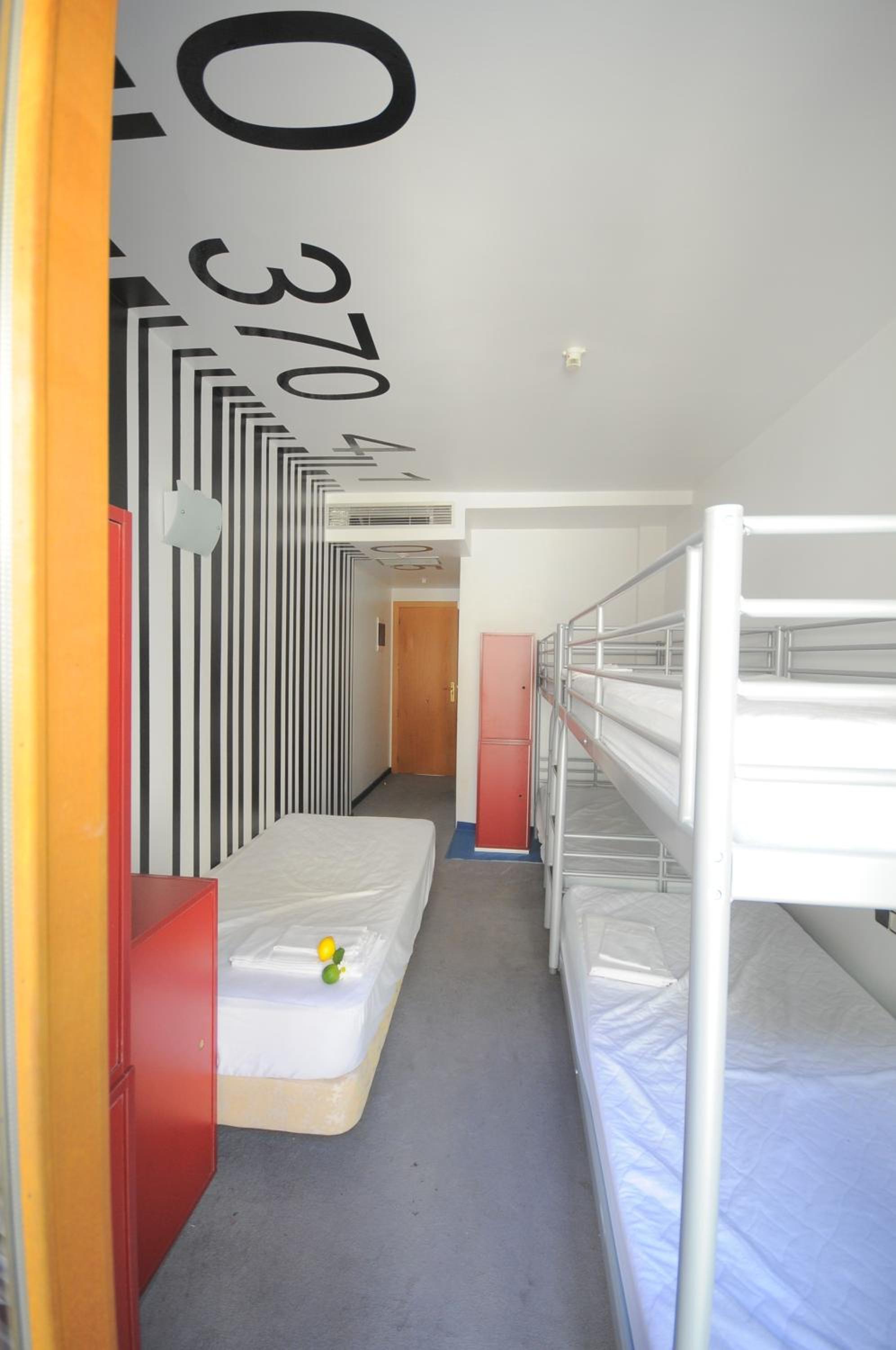 Albergue Revolutum Hostel