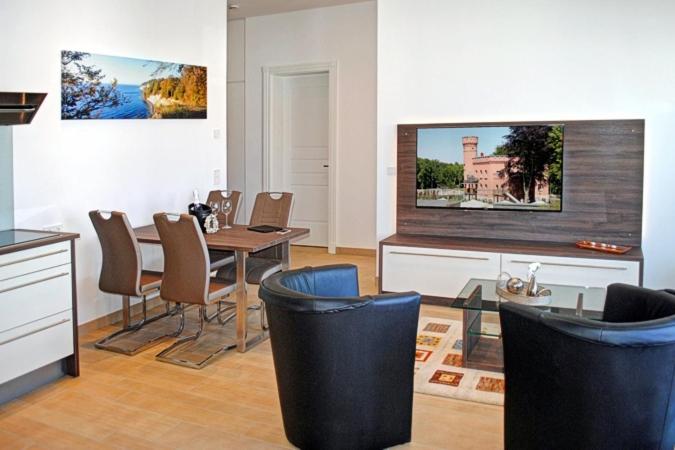 Villa Poseidon mit Balkon, strandnah und zentral view 5