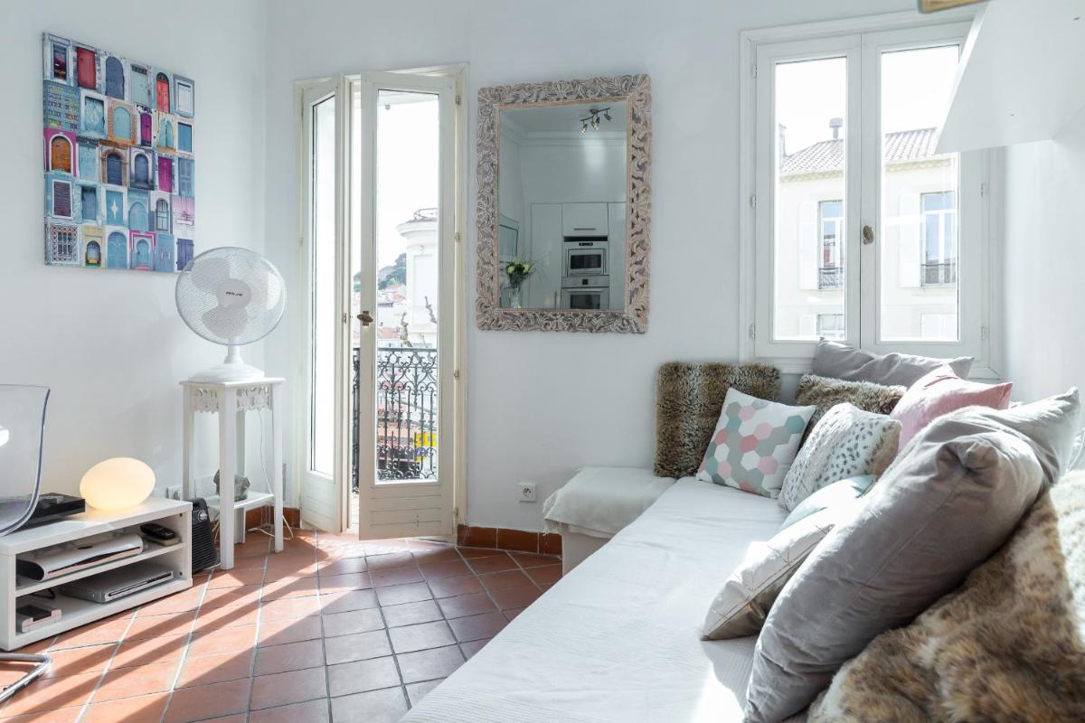 A lovely split level townhouse in the heart of Cannes next to the Marche Forville and the Palais 1749 photo 4
