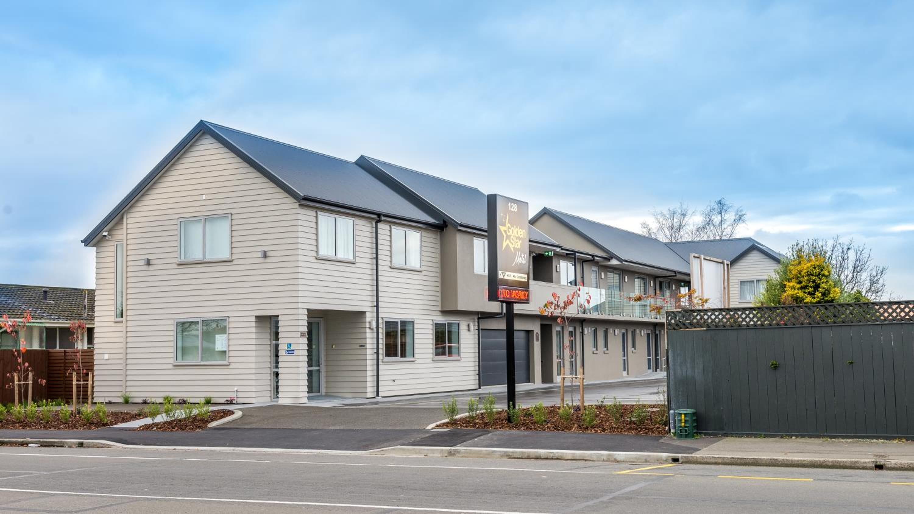 Golden Star Motel