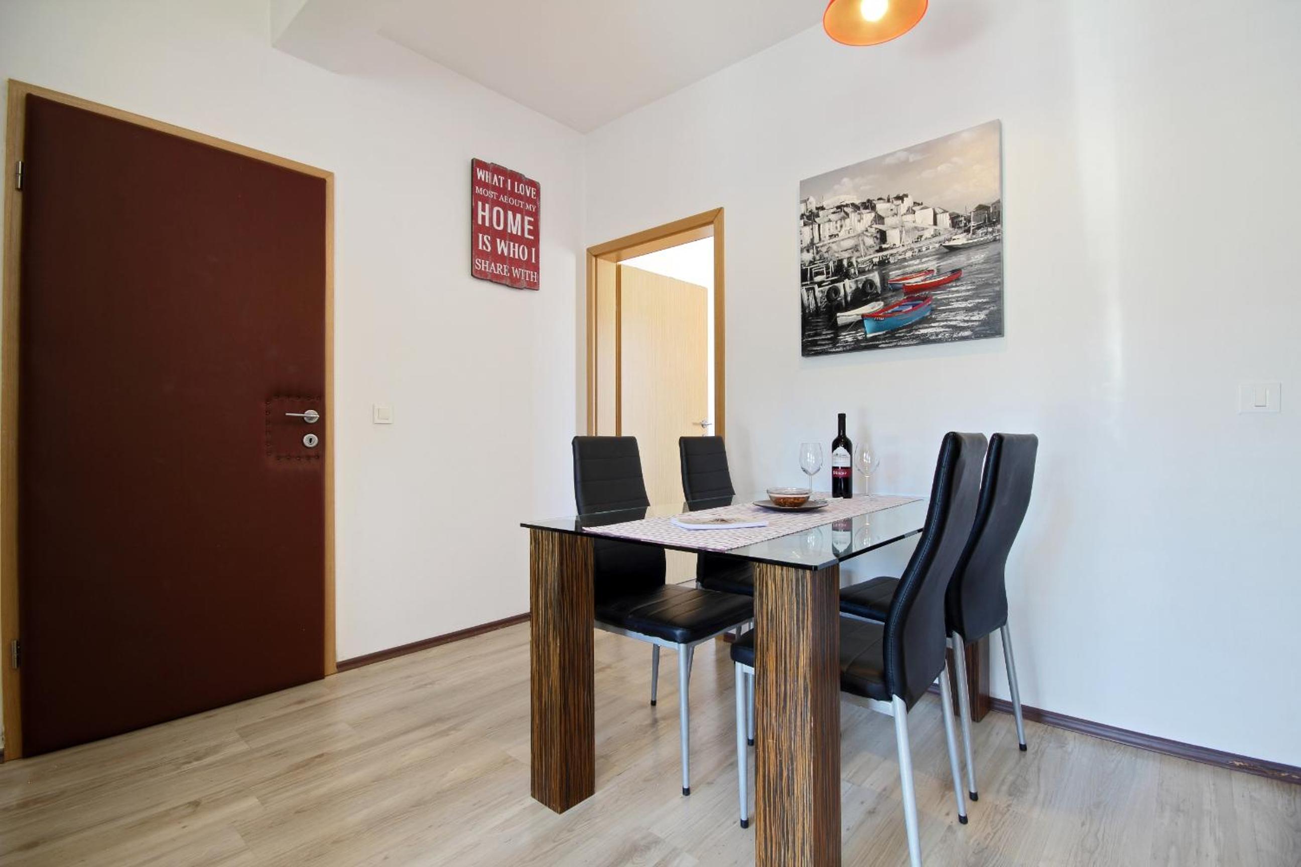 Vukosav Family Apartments and Rooms