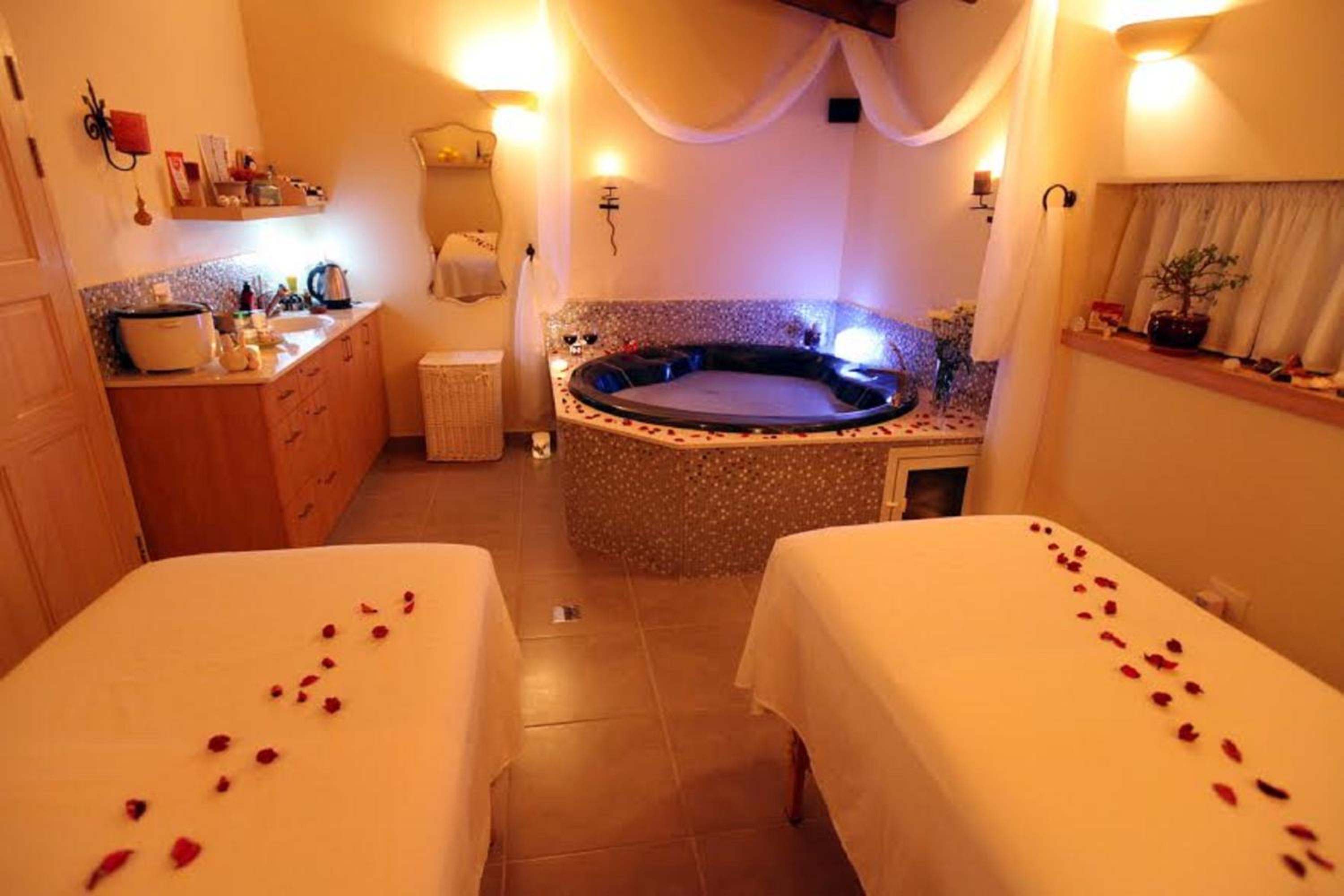 Talia Cabin Guest & Spa