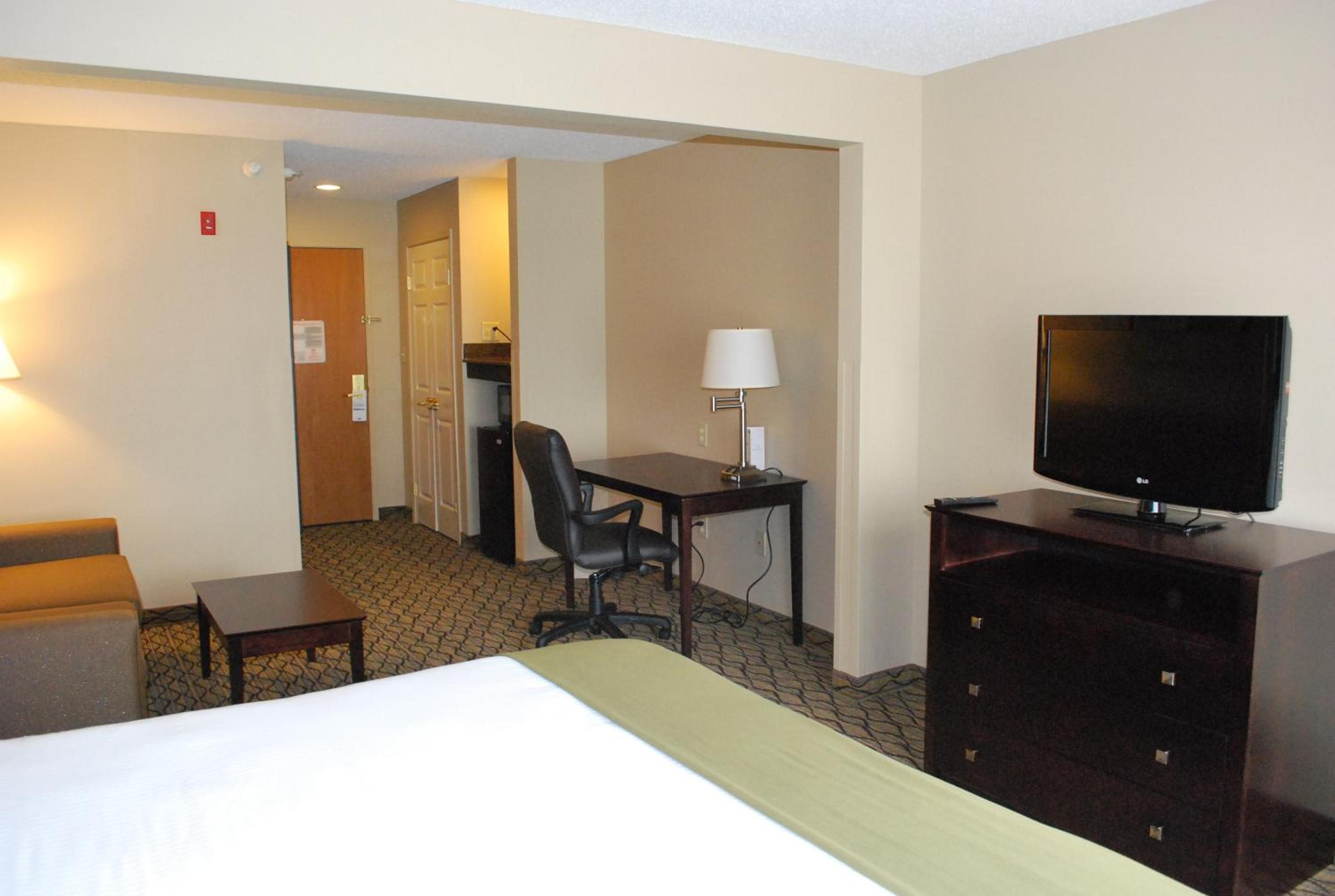 Bloomington Vacations - Holiday Inn Express Bloomington West, an IHG Hotel - Property Image 30