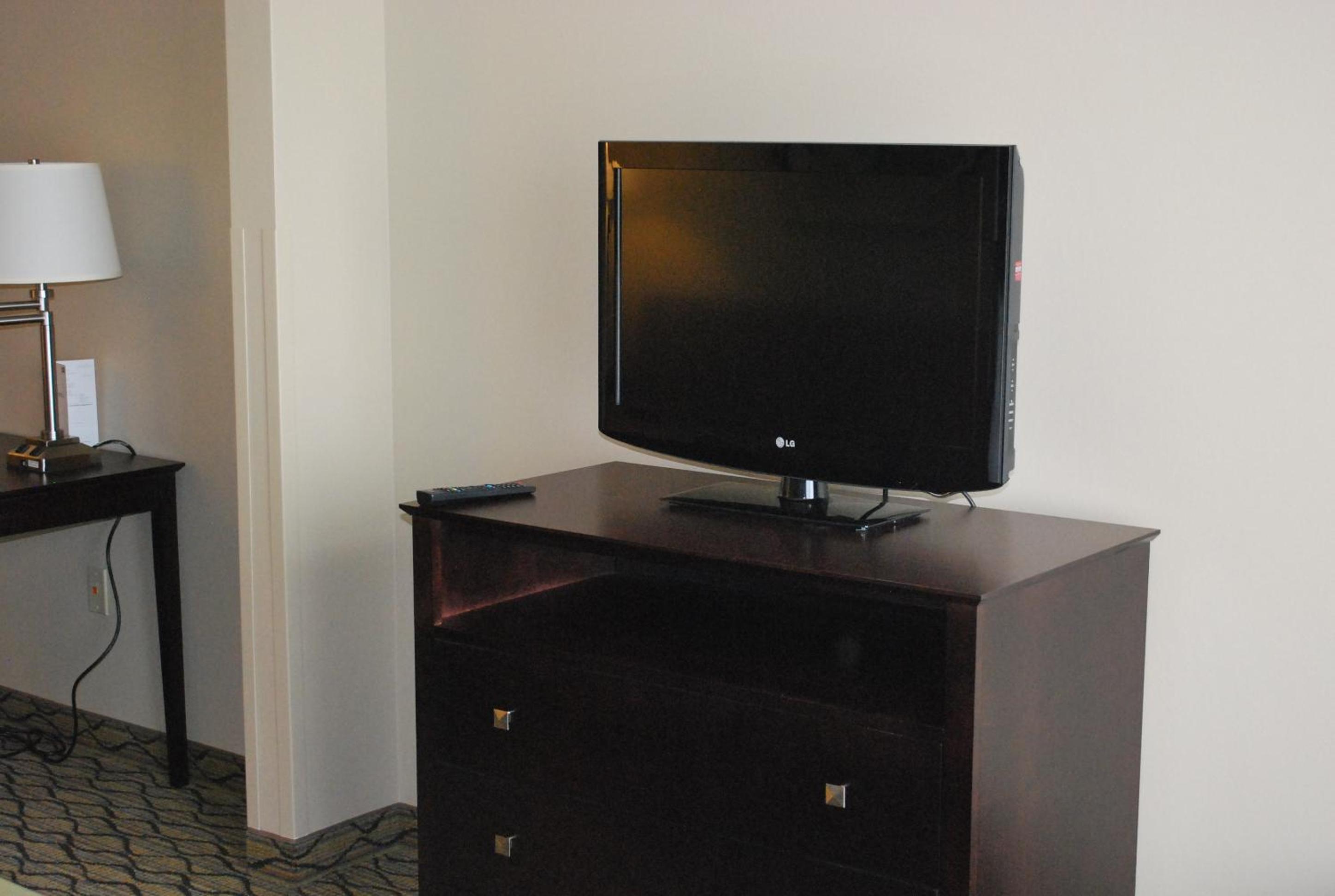 Bloomington Vacations - Holiday Inn Express Bloomington West, an IHG Hotel - Property Image 25