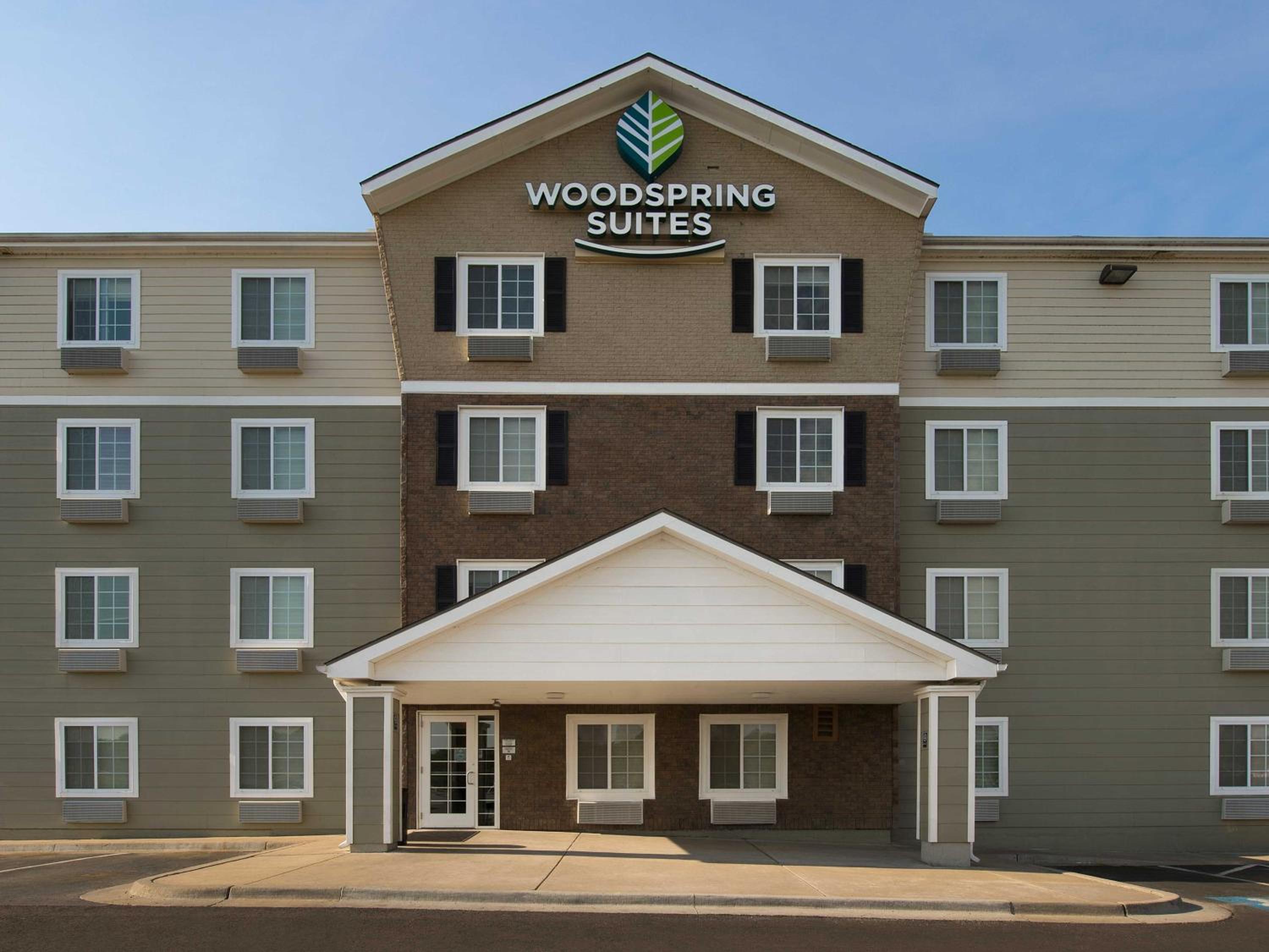 Hotel WoodSpring Suites Kansas City Mission - Image 1