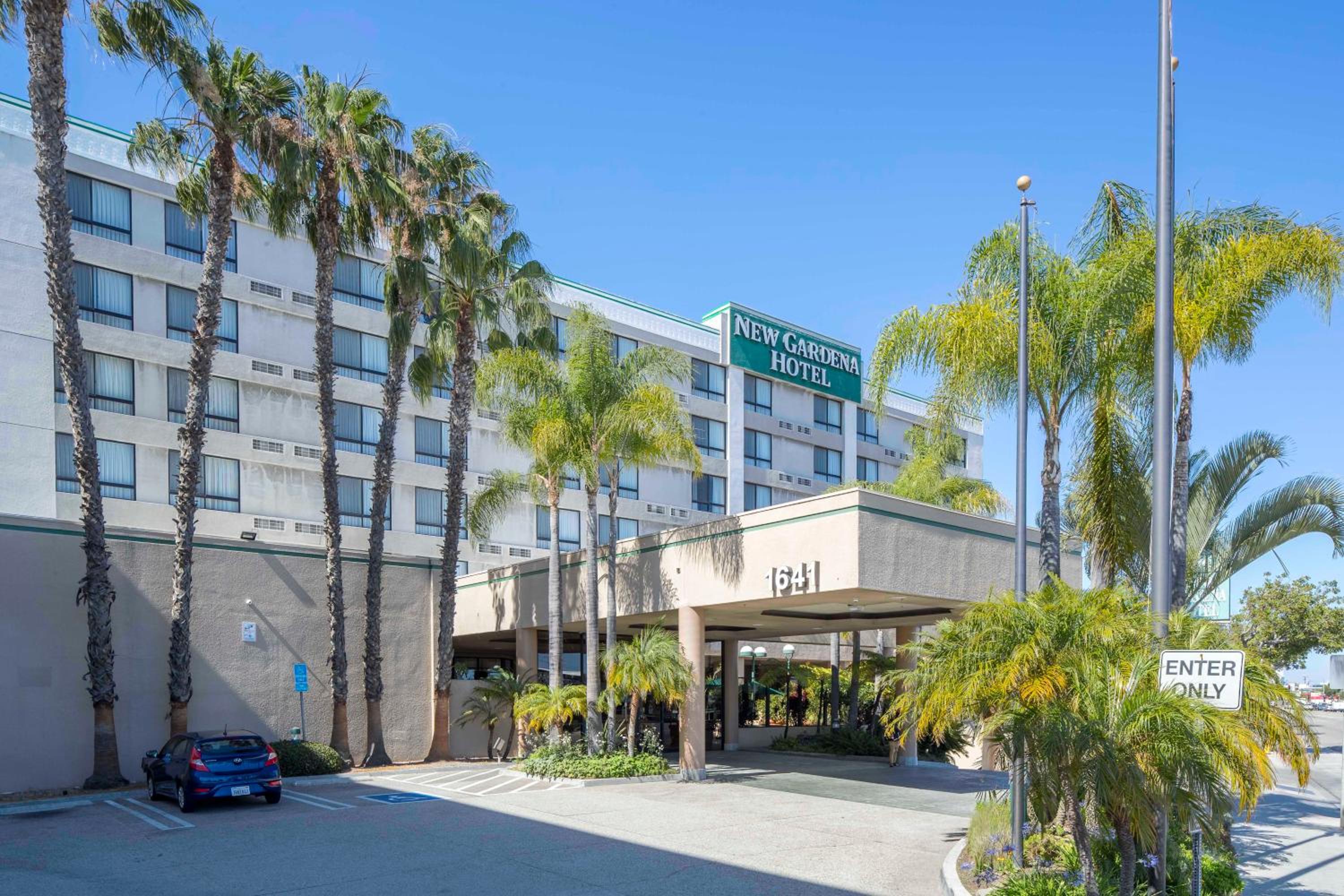 Hotel New Gardena Hotel - Image 1