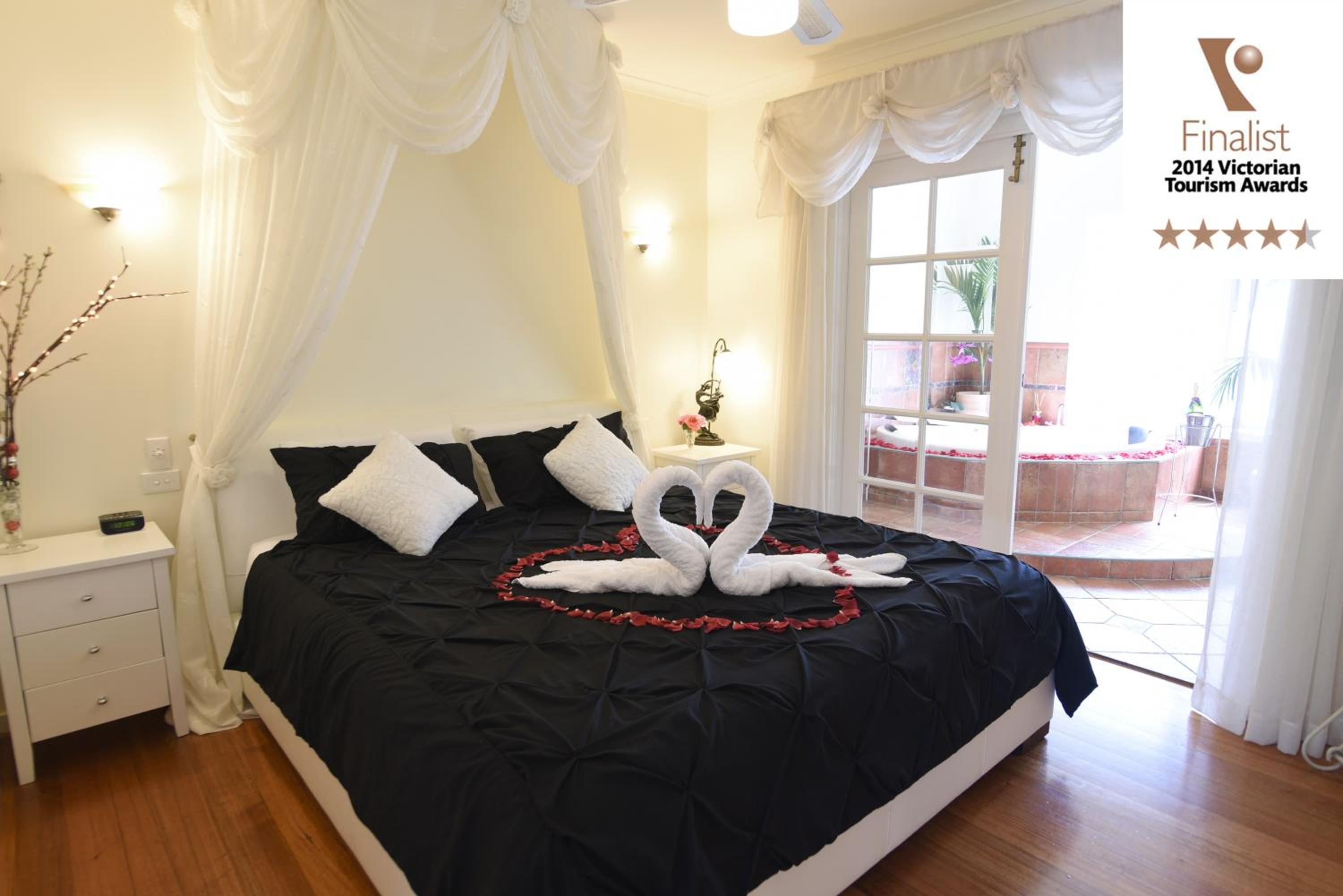 Lakeside Cottage Luxury B&B