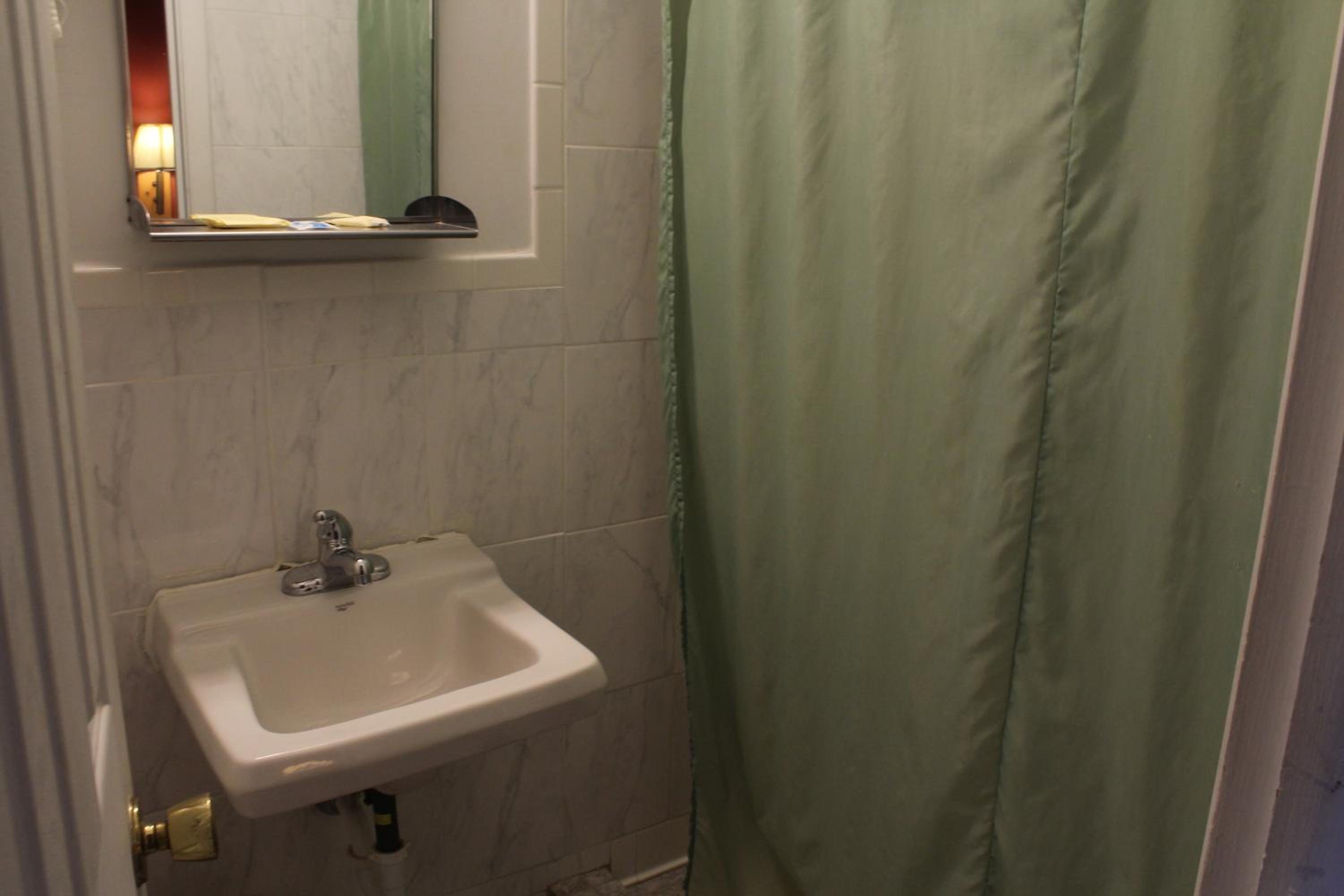 Budget Host Inn Fridley - Property Image 10