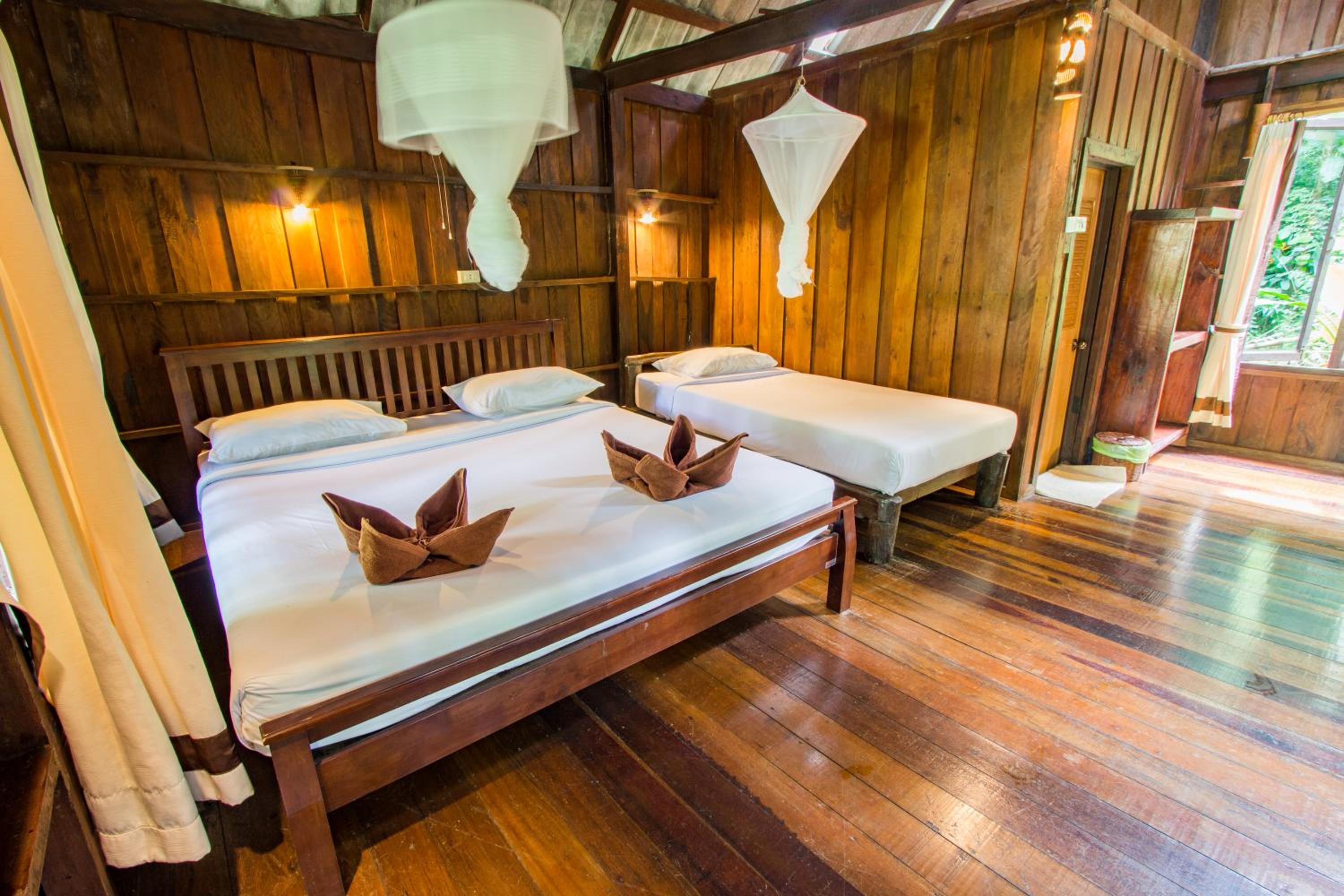 Khao Sok Riverside Cottages