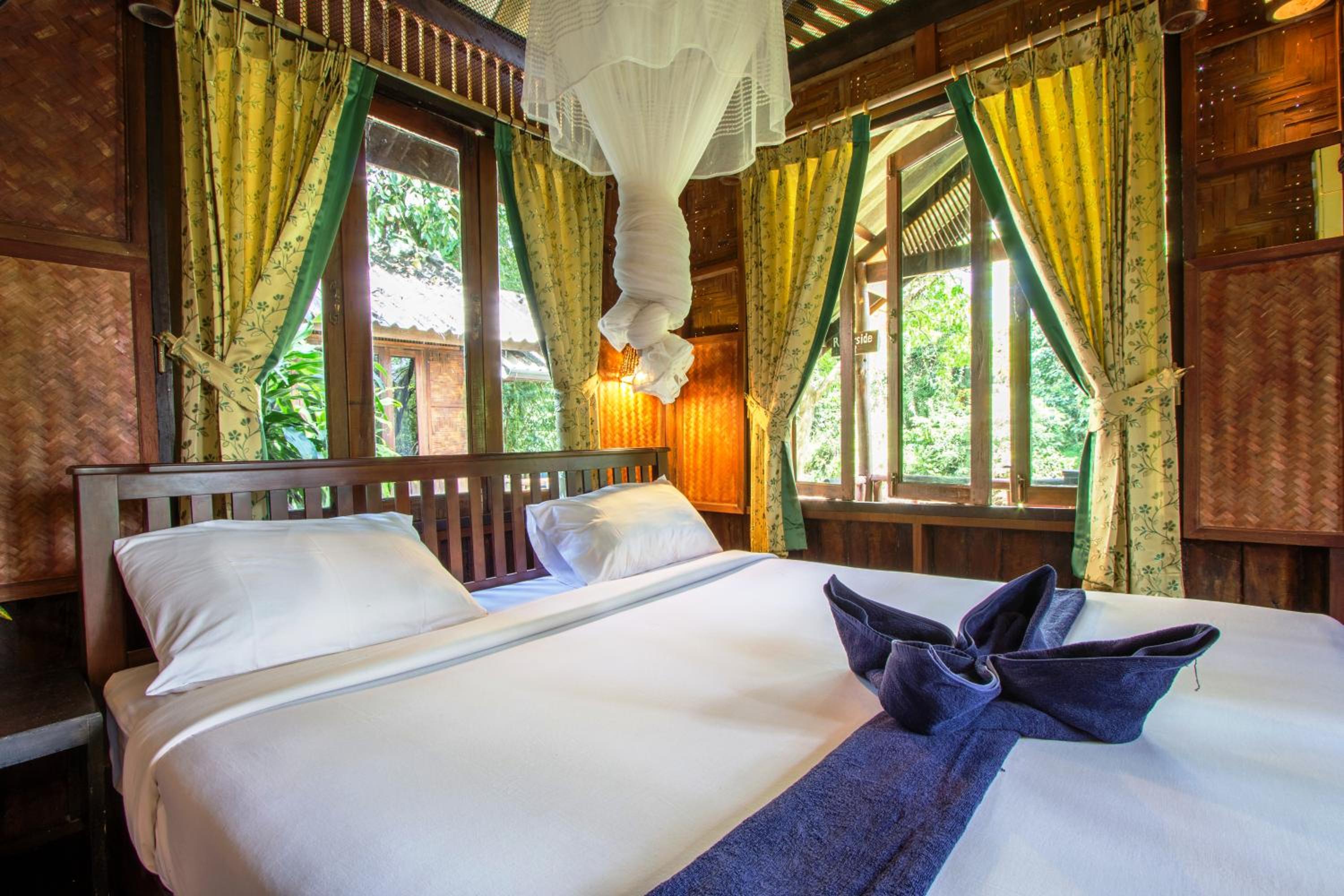 Khao Sok Riverside Cottages