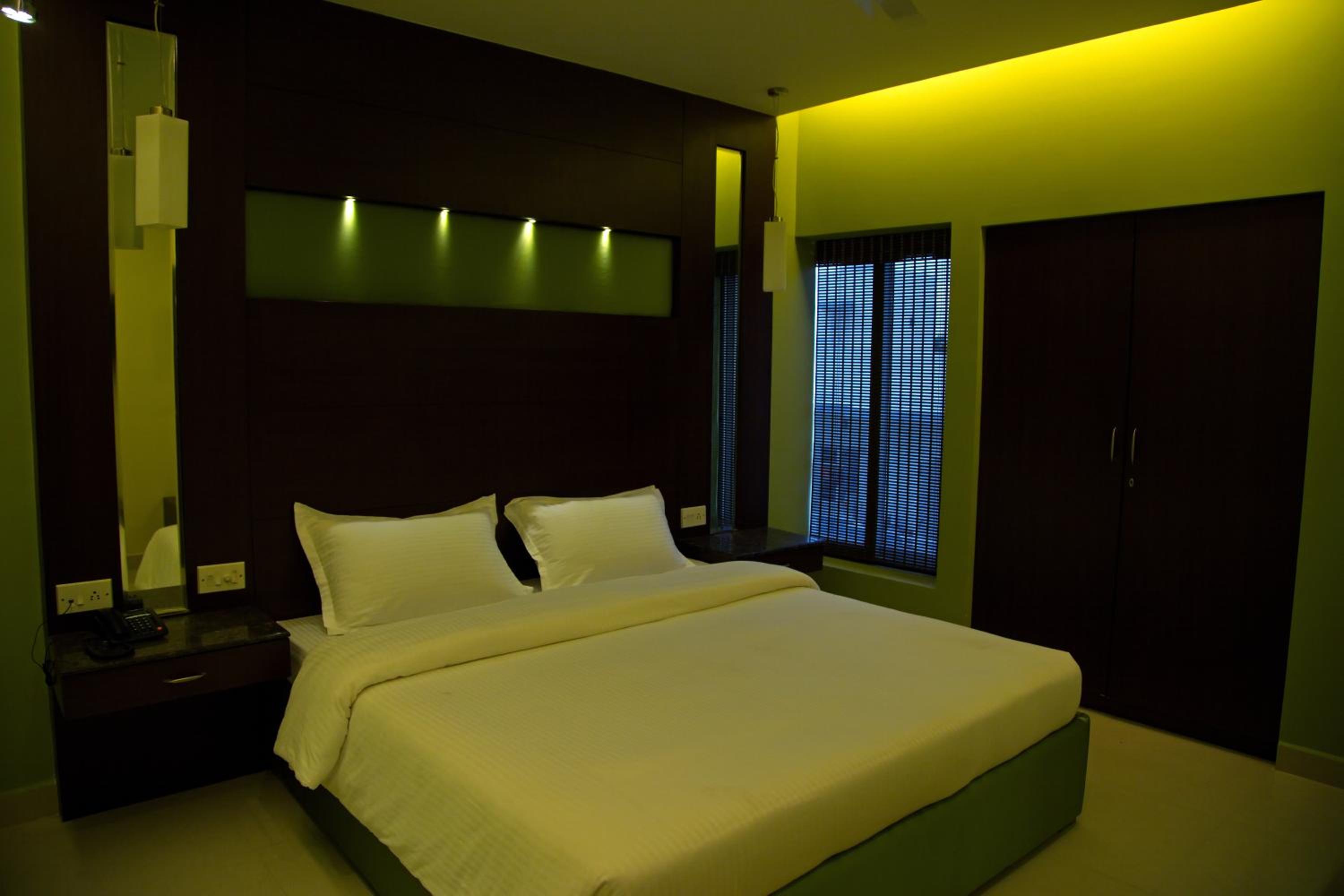 Leisure Stays - Premium Suites view 3