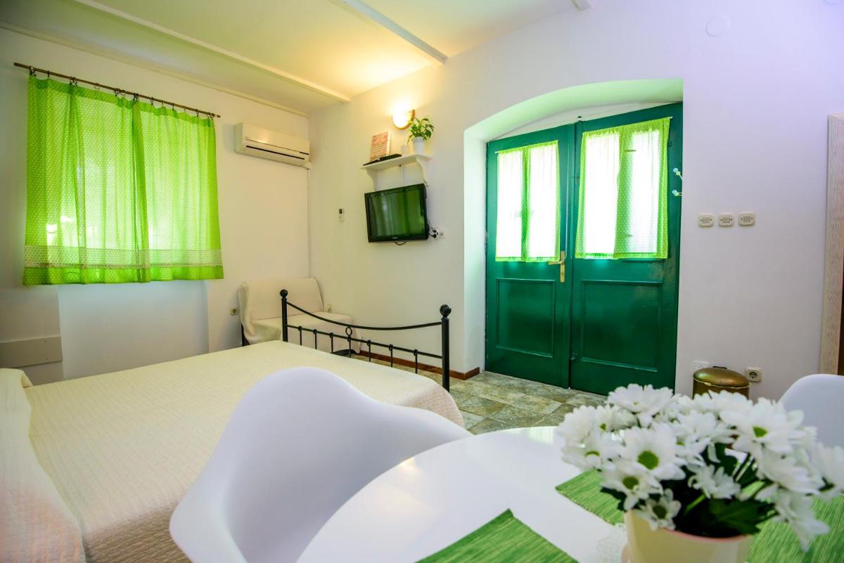 Hotel Rustica Apartments - Image 1