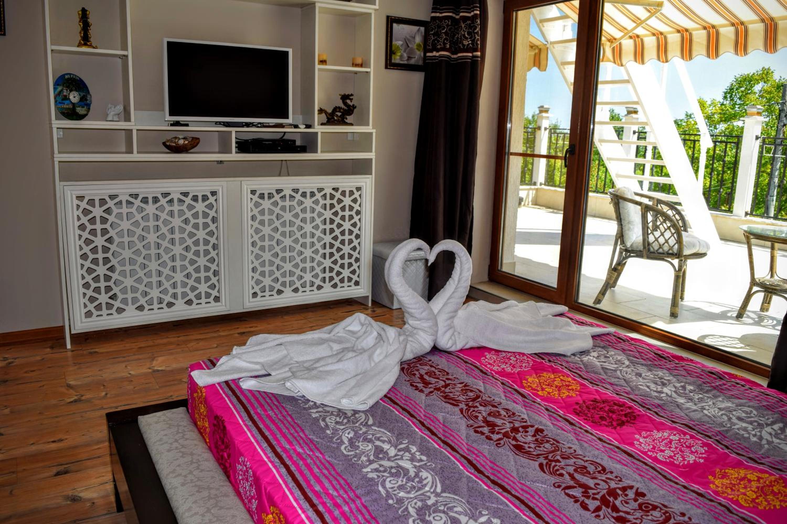 Villa Rosa Dei Venti Heated Salty Pool and Jacuzzi