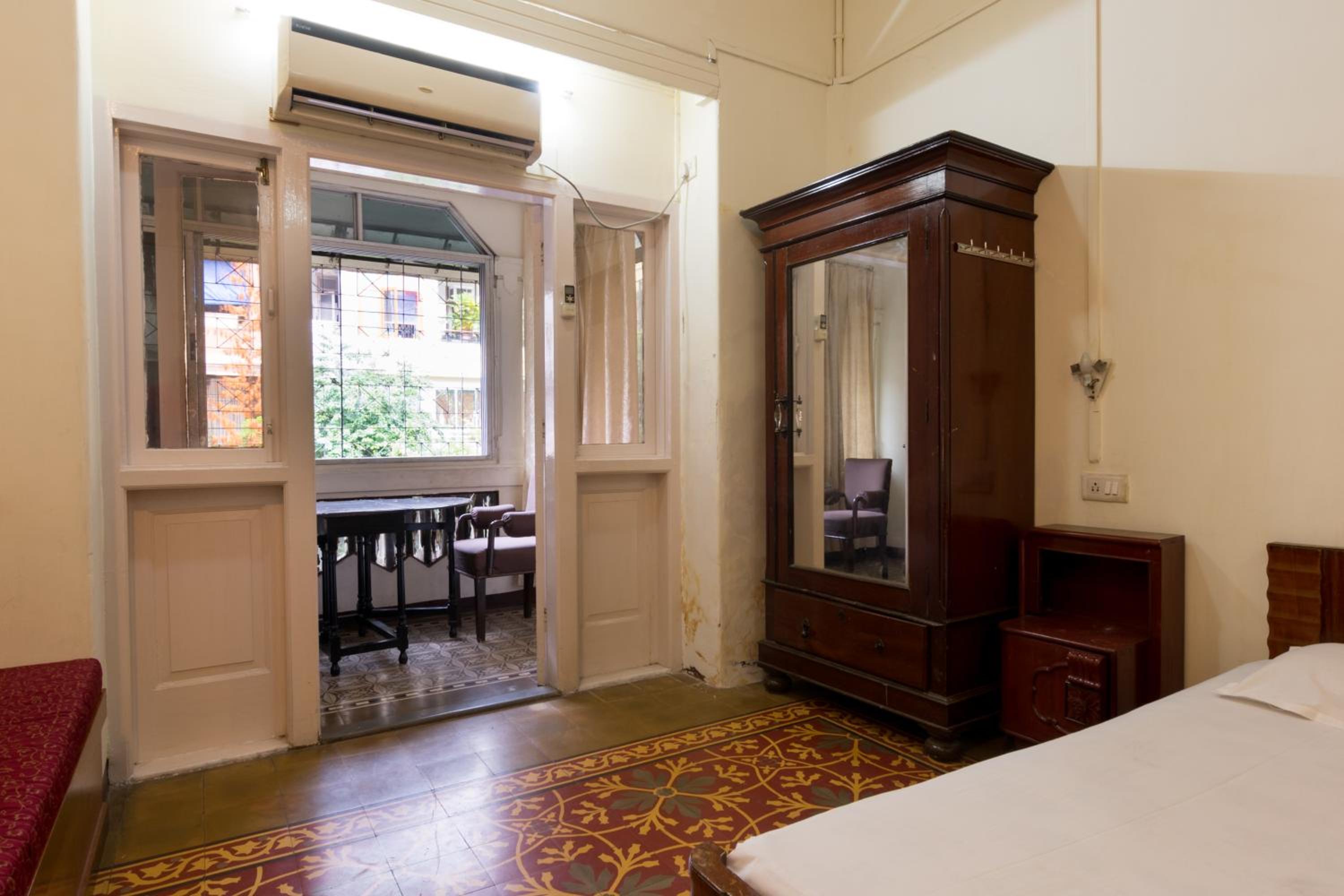 Bed and Breakfast at Colaba view 4