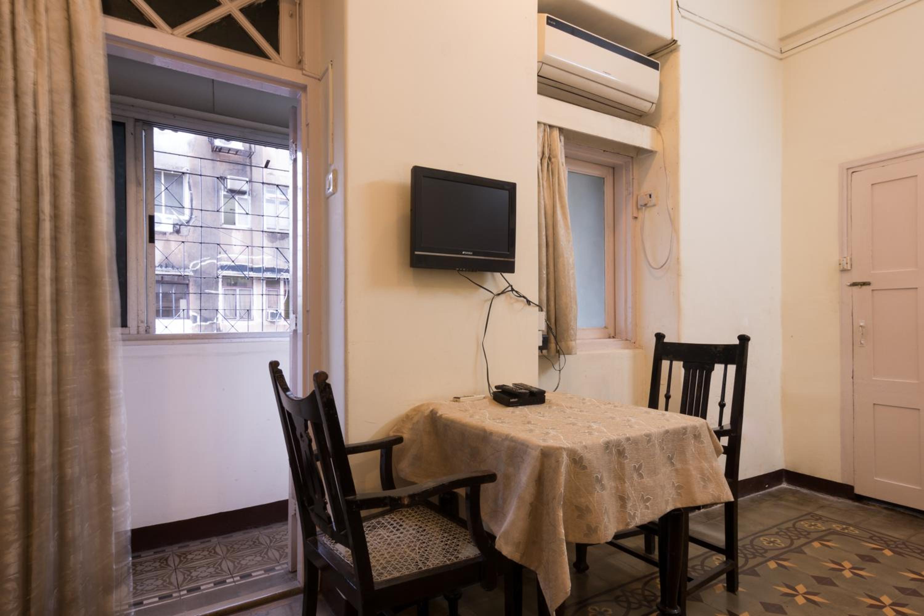 Bed and Breakfast at Colaba view 5
